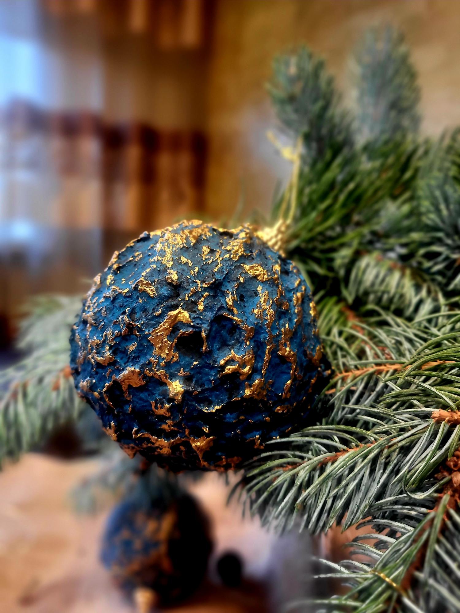 Tamsios smaragdo spalvos Kalėdų eglutės žaisliukai „Esmeralda oscura“ (8 cm) - 2 vnt.