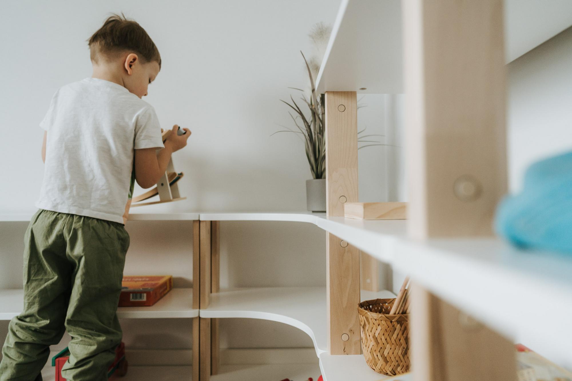 Modulinė Montessori lentyna Kampinė