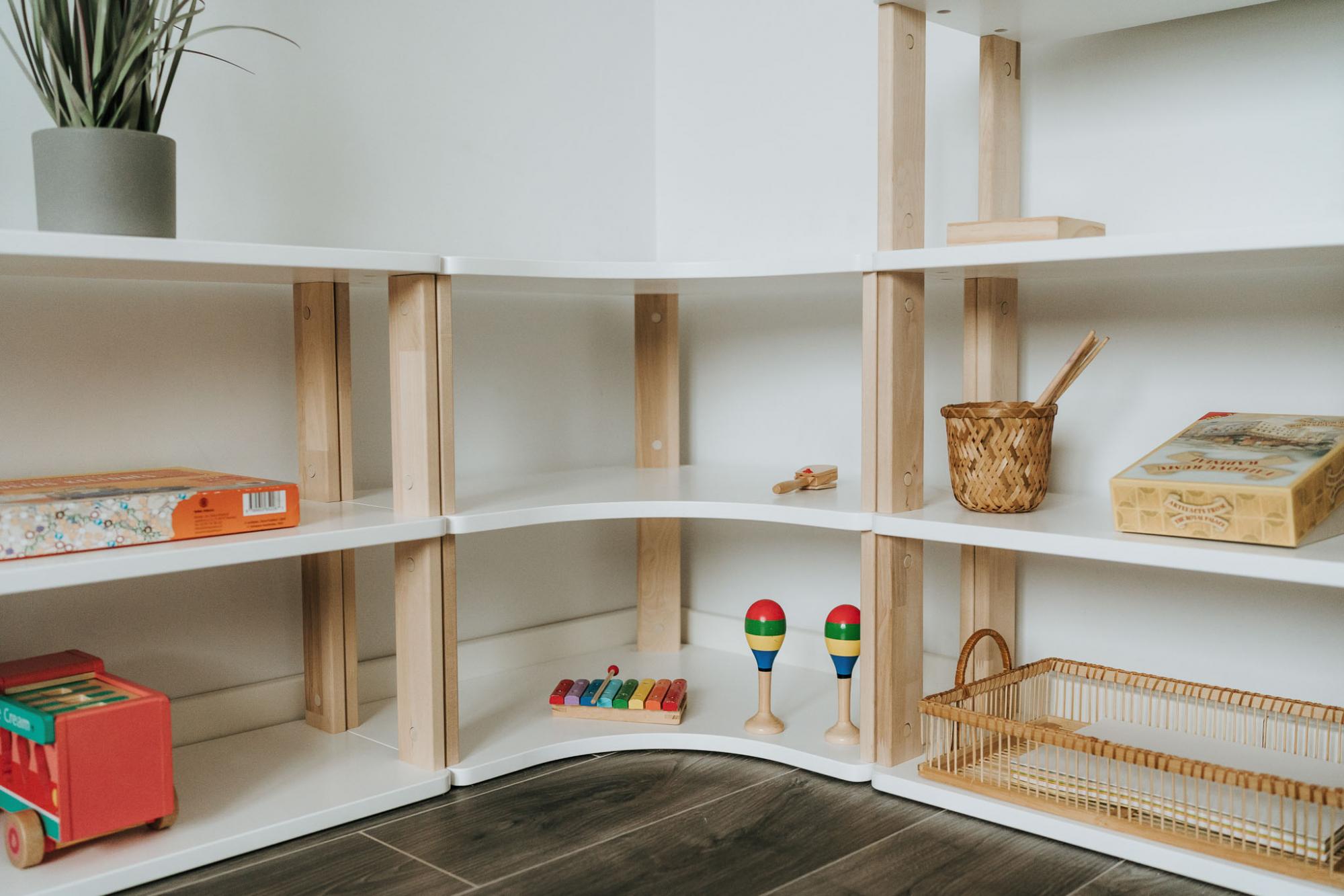 Modulinė Montessori lentyna Kampinė