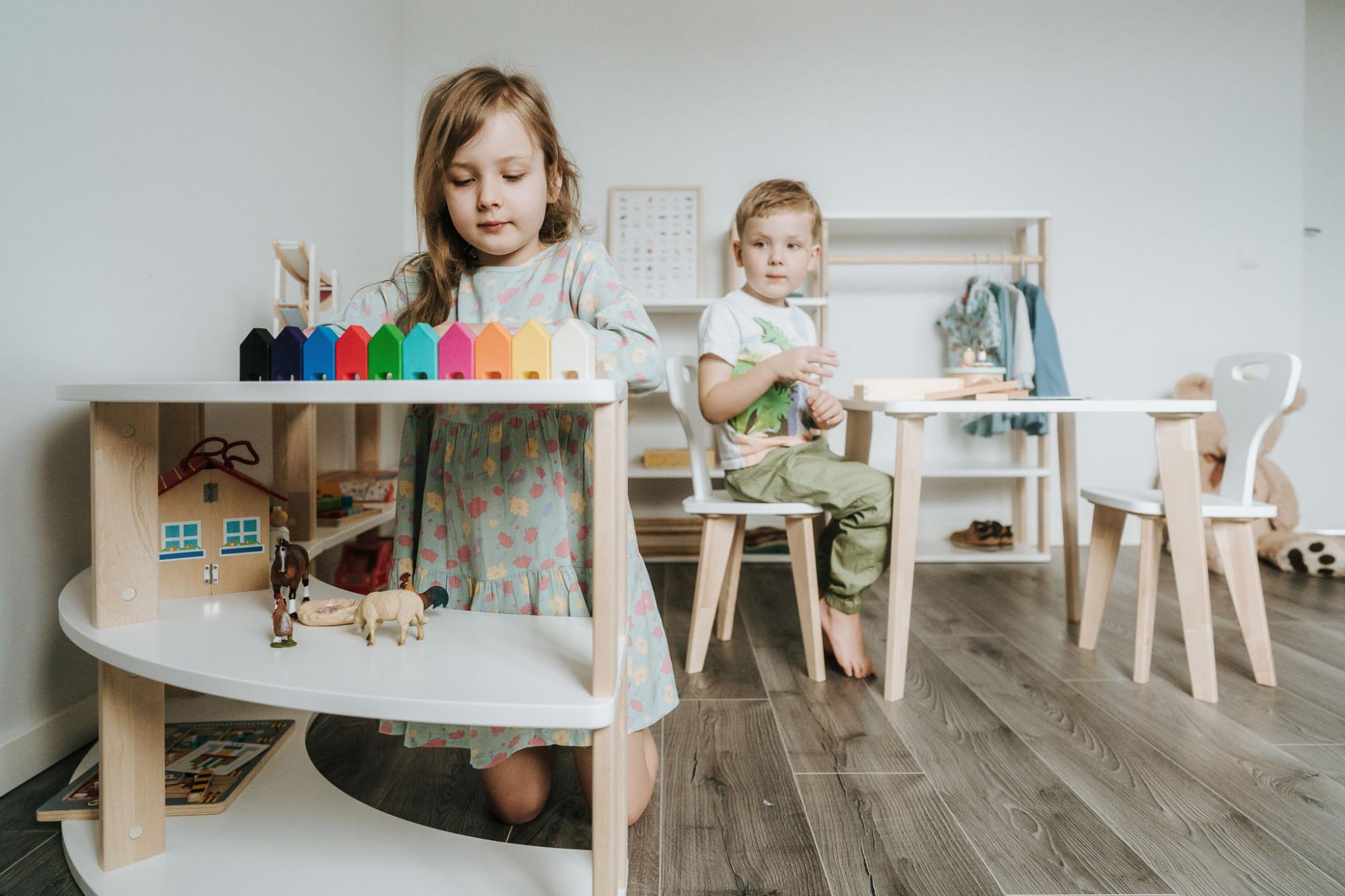 Modulinė Montessori lentyna Lenkta