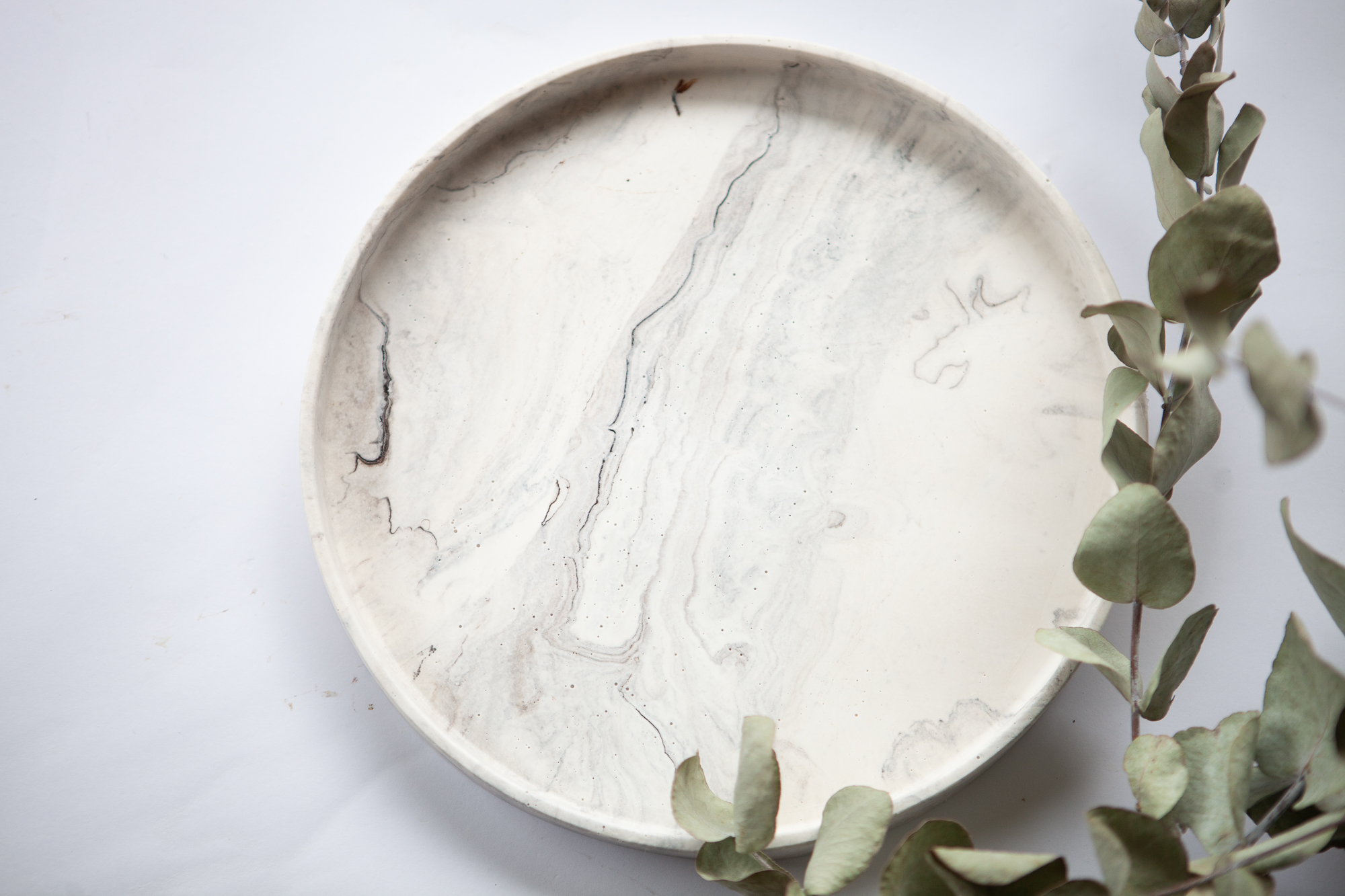 Interjero dekoravimo padėklas MIDI 24 cm – „Abejonė"