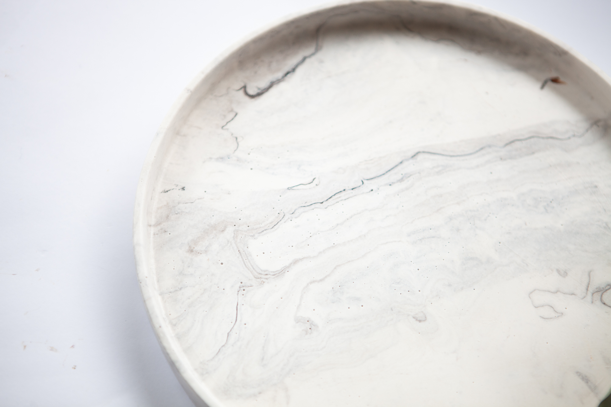Interjero dekoravimo padėklas MIDI 24 cm – „Abejonė"