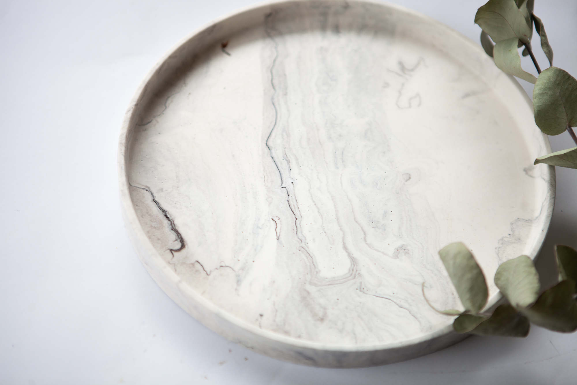 Interjero dekoravimo padėklas MIDI 24 cm – „Abejonė"