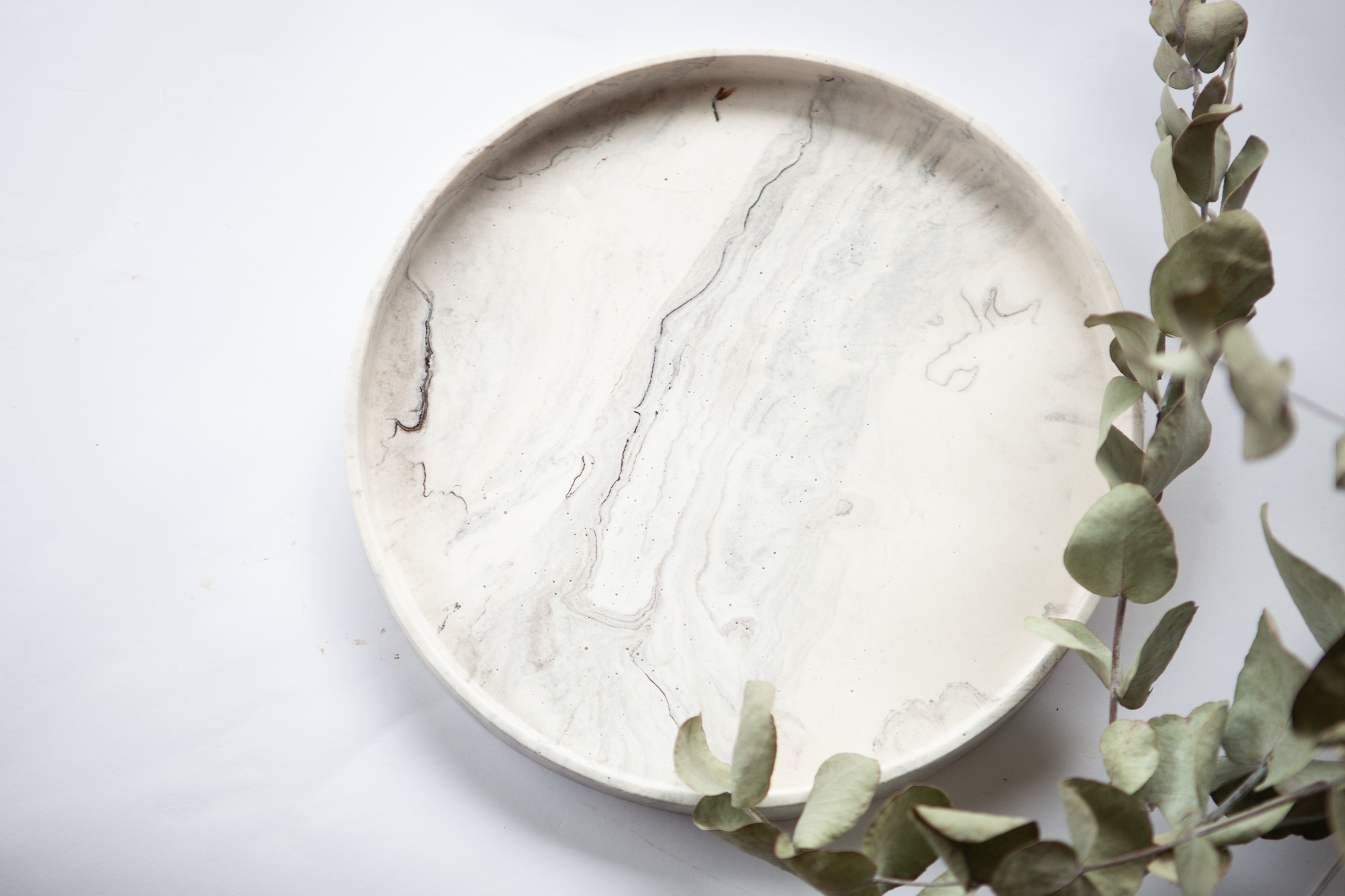 Interjero dekoravimo padėklas MIDI 24 cm – „Abejonė"