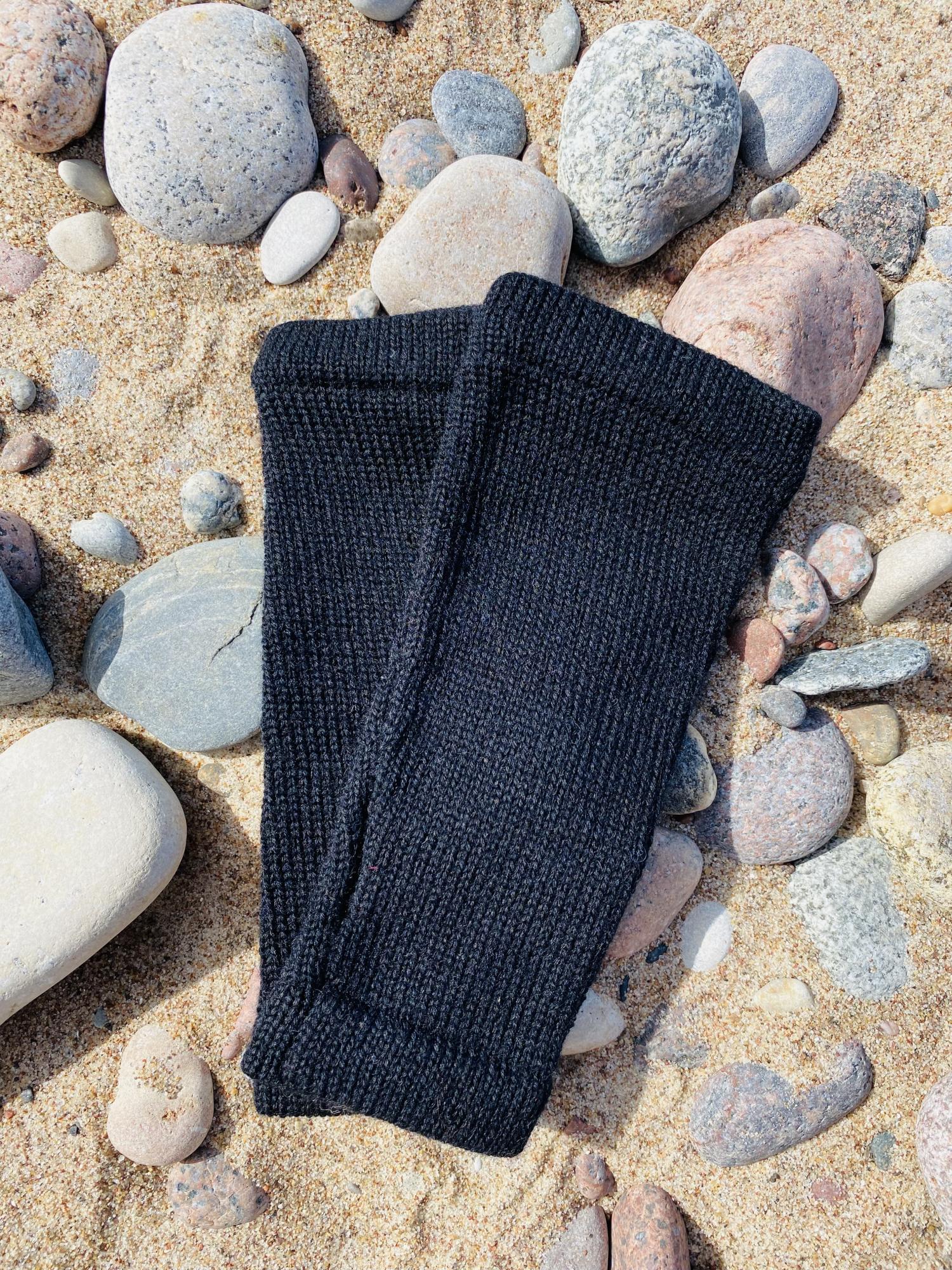 Merino vilnos riešinės juodos spalvos GP-1395