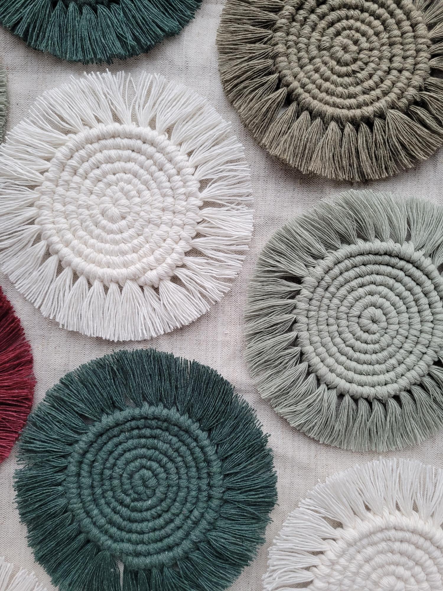 Rankų darbo macrame padėkliukai