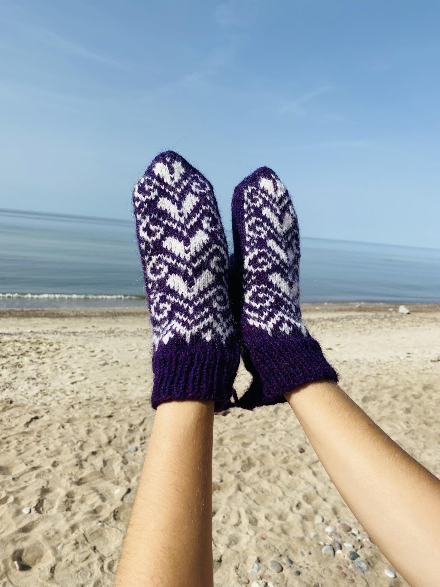 Megztos violetinės spalvos pirštinės GP-1447