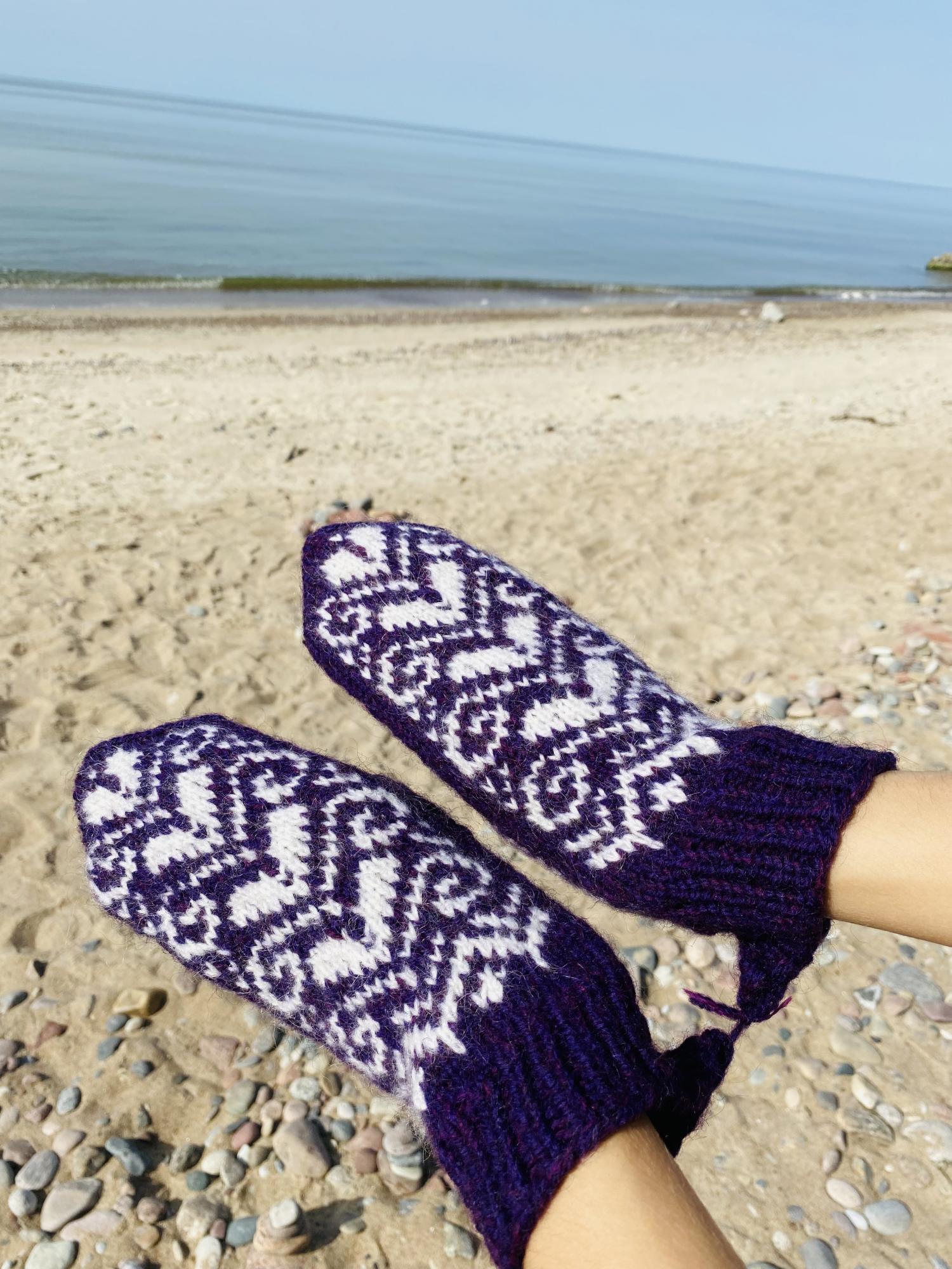 Megztos violetinės spalvos pirštinės GP-1447