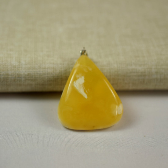 Gintarinis pakabukas su grandinėle AP0017