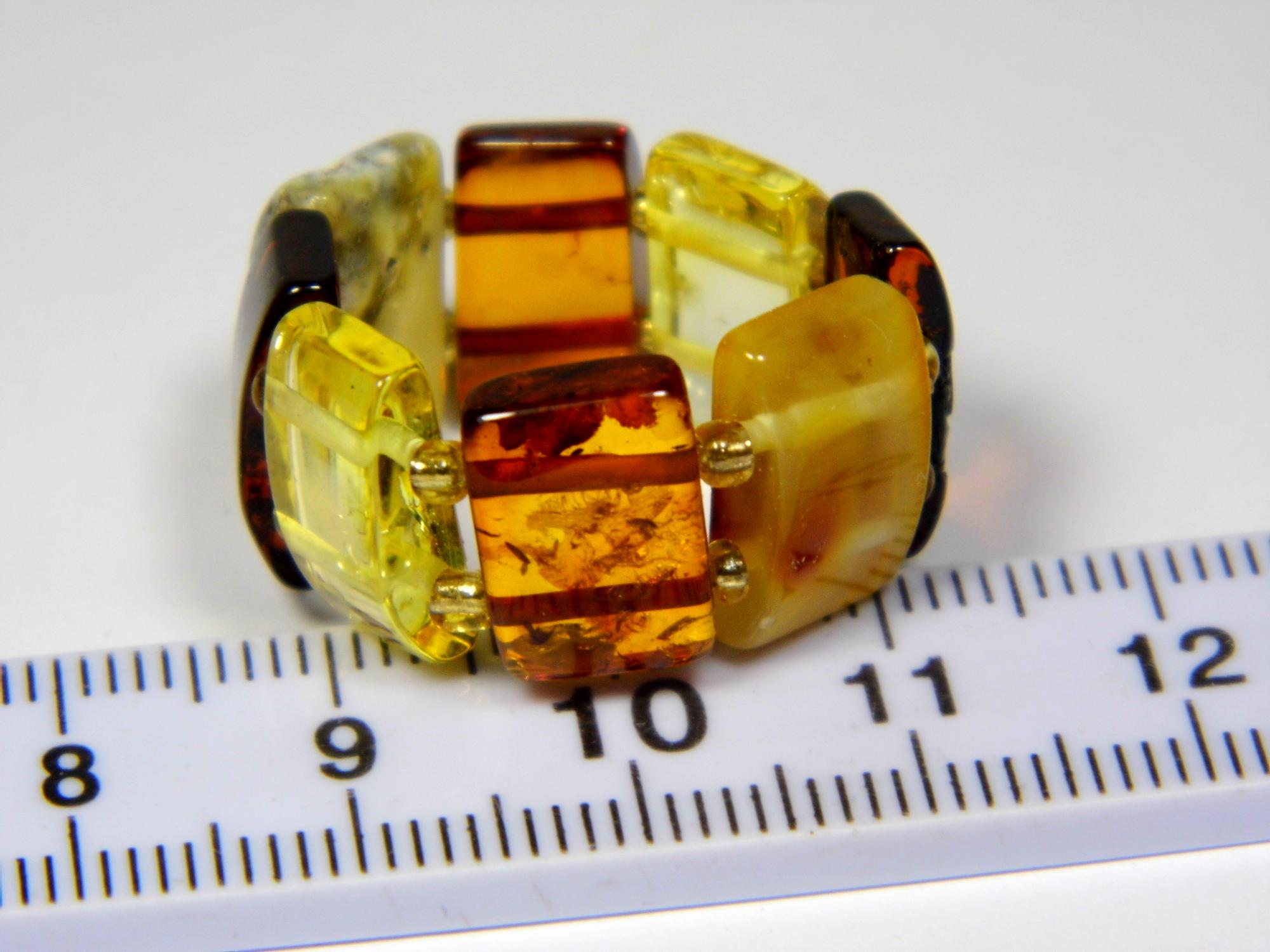 Gintarinis žiedas ant gumytės. Dydis 19.5mm. Žiedas su gintaru. Spalvotas gintaro žiedas. Natūralus Baltijos gintaras. 0351