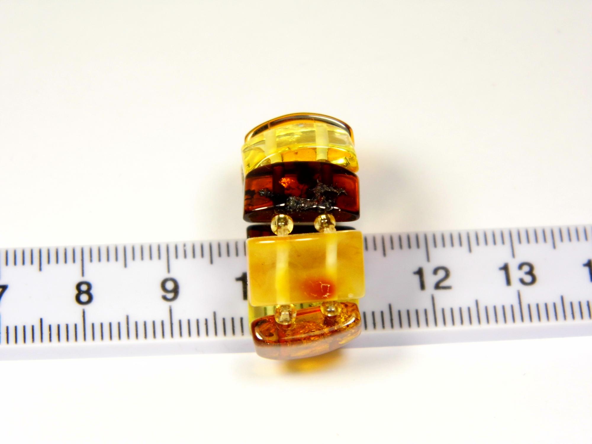 Gintarinis žiedas ant gumytės. Dydis 19.5mm. Žiedas su gintaru. Spalvotas gintaro žiedas. Natūralus Baltijos gintaras. 0351