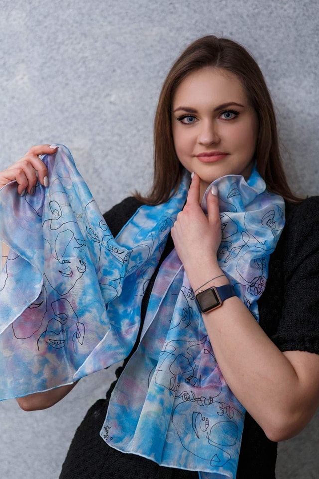 Dovana JAI | Kvadratinė šilko skara | Kaklo skara