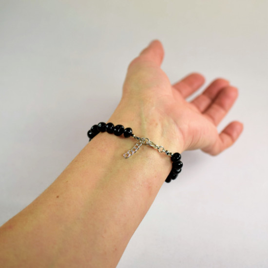 Juoda gintarinė apyrankė su grandinėle AB0099