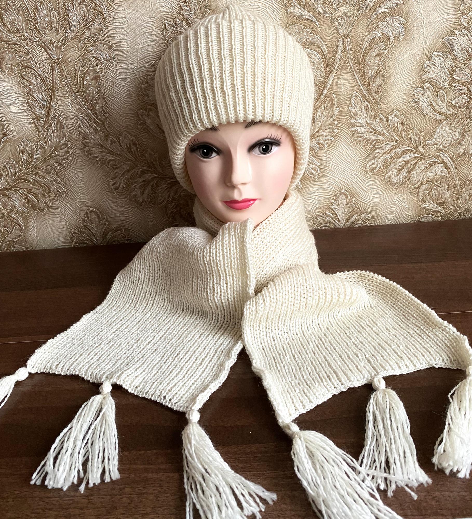 Baltas merino vilnos komplektas. Kepurė ir šalikas GP-1517
