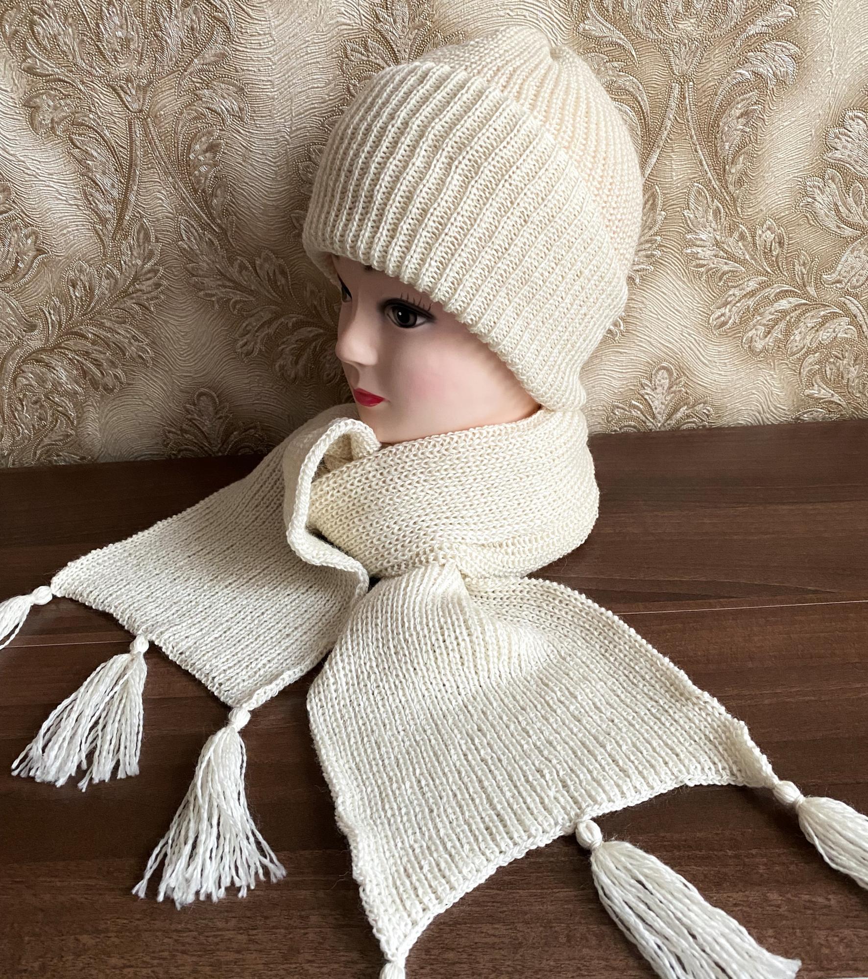 Baltas merino vilnos komplektas. Kepurė ir šalikas GP-1517