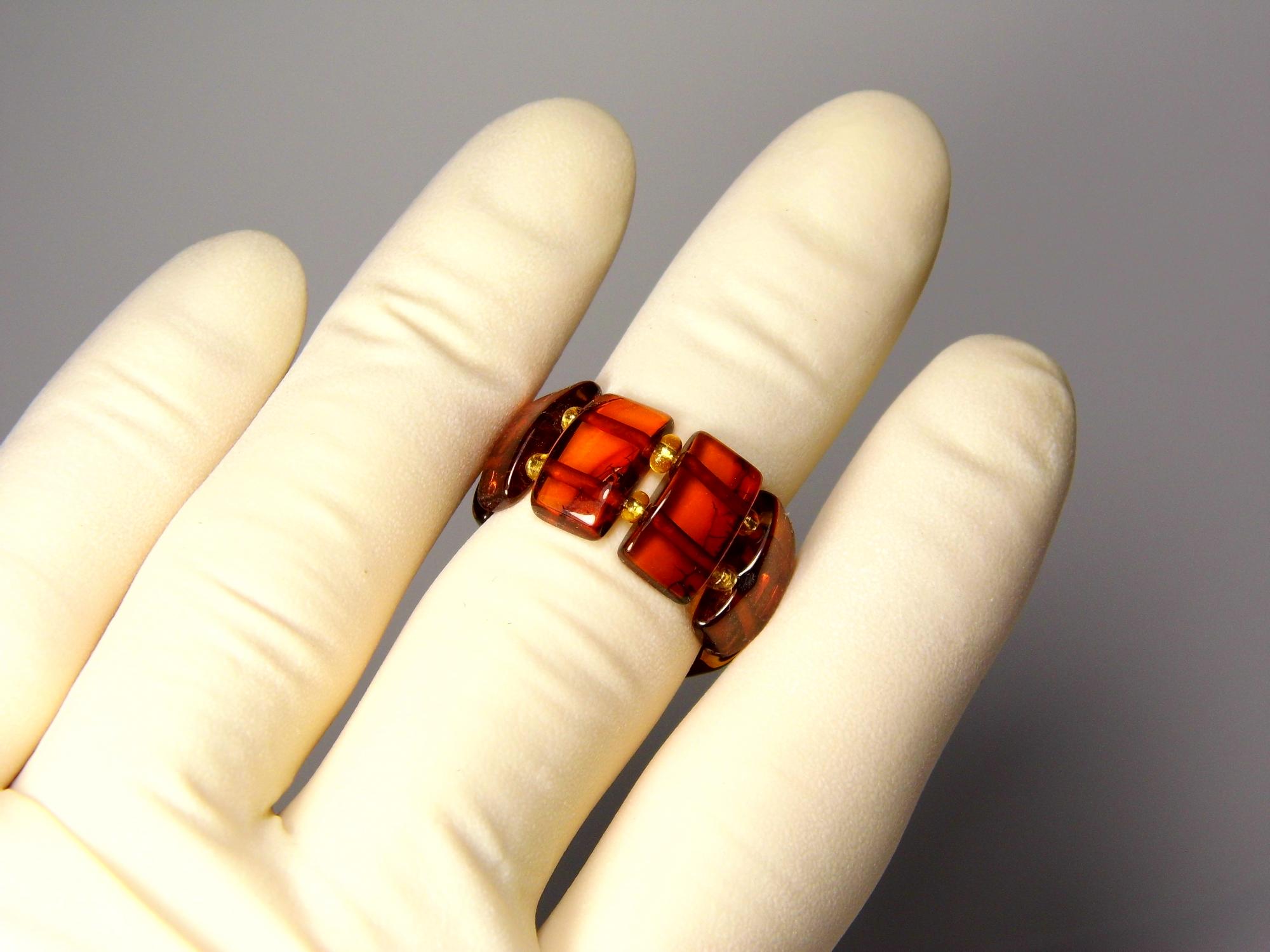Gintarinis žiedas ant gumytės. Dydis 17.5mm. Žiedas su gintaru. Rudo skaidraus konjako gintaro žiedas. Natūralus Baltijos gintaras. 0412