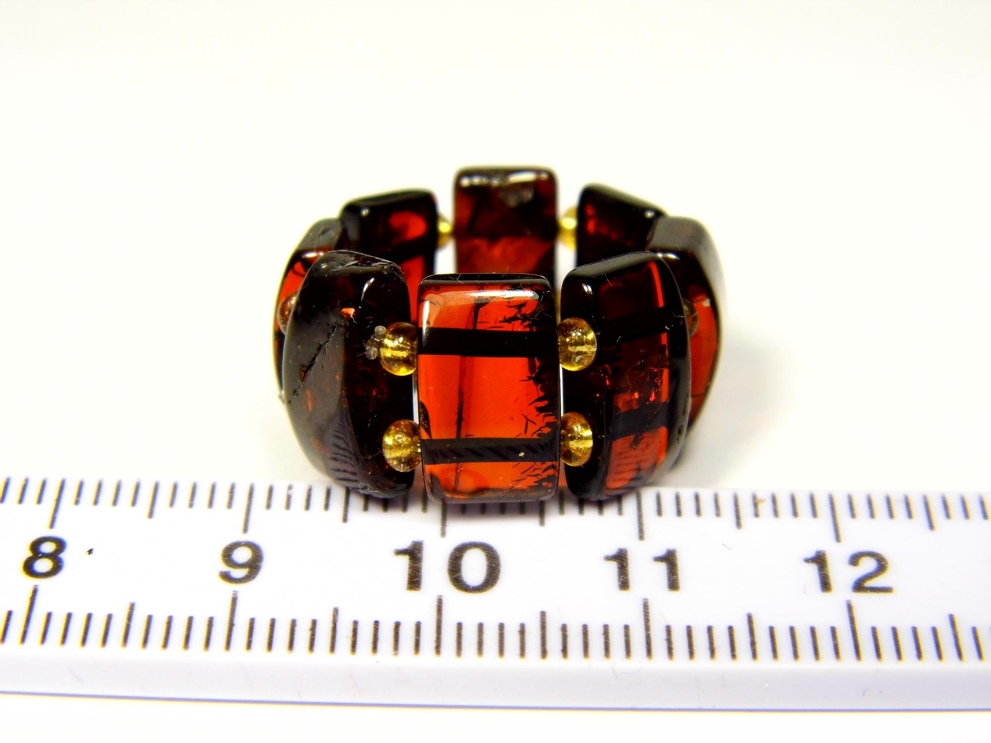 Gintarinis žiedas ant gumytės. Dydis 17,5 mm. Žiedas su gintaru. Rudo tamsaus vyšninio gintaro žiedas. Natūralus Baltijos gintaras. 0416