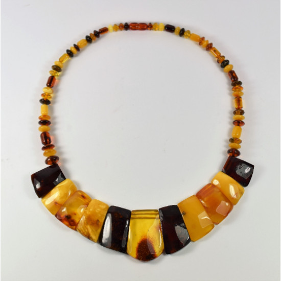 Nuostbūs gintariniai karoliai <Cleopatra> AN0050
