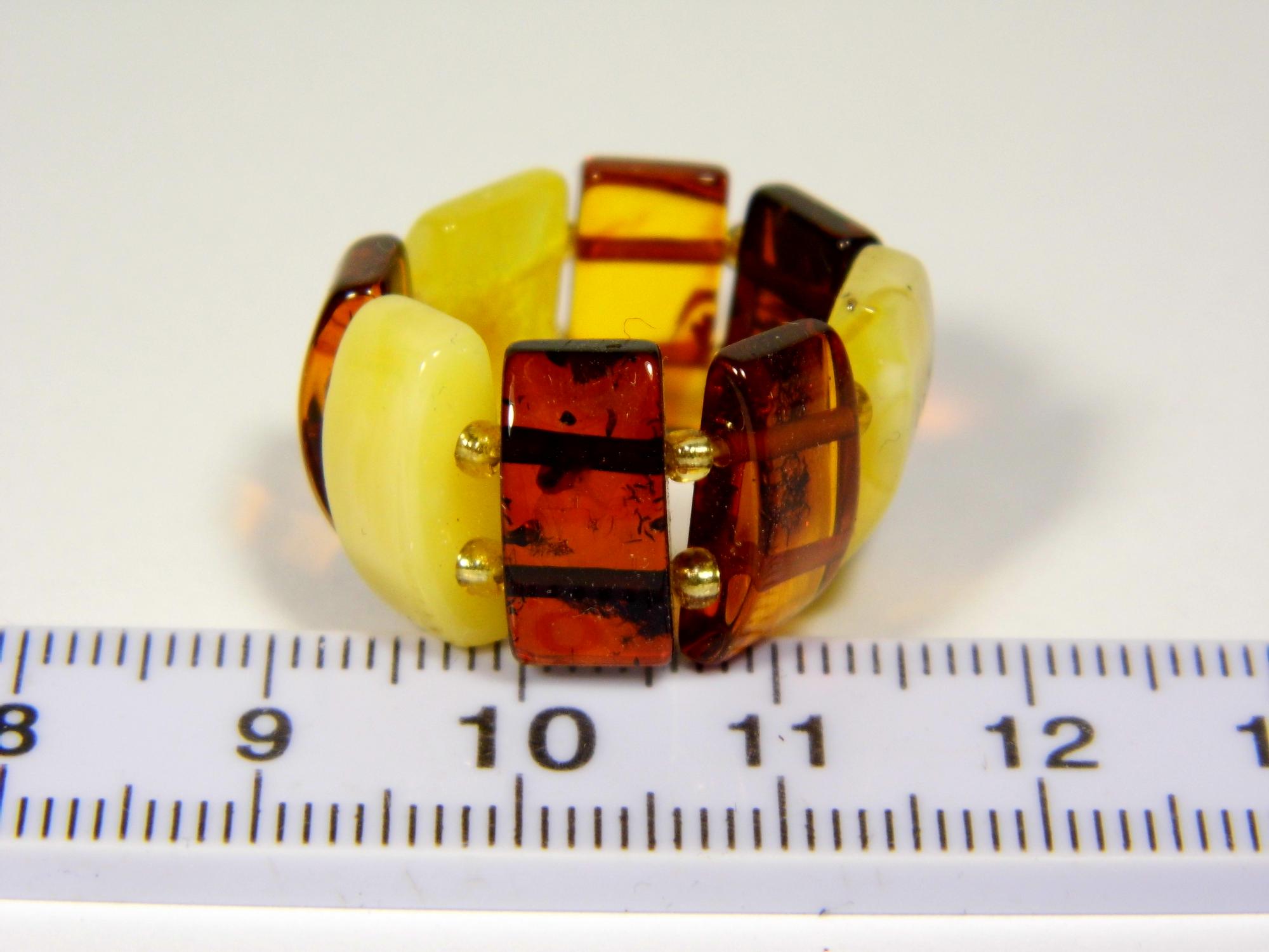 Gintarinis žiedas ant gumytės. Dydis 20mm. Žiedas su gintaru. Spalvotas gintaro žiedas. Natūralus Baltijos gintaras. 0444