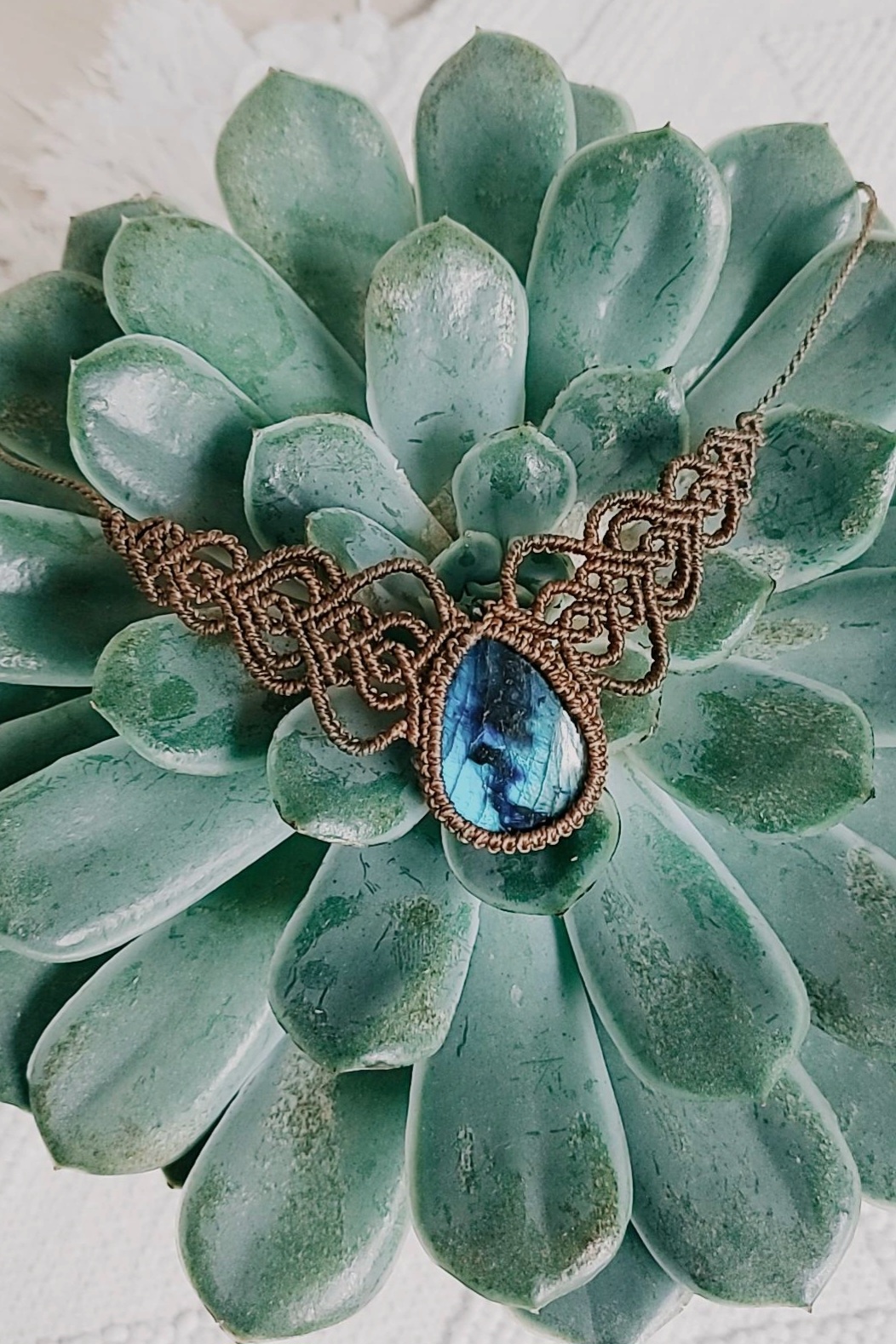 Macrame pakabutis su Labradoritu