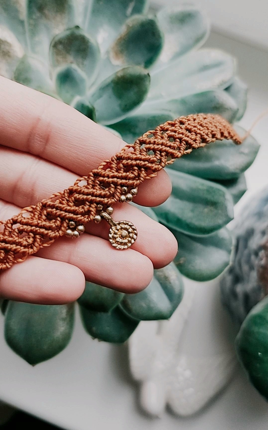 Macrame kojos apyrankė
