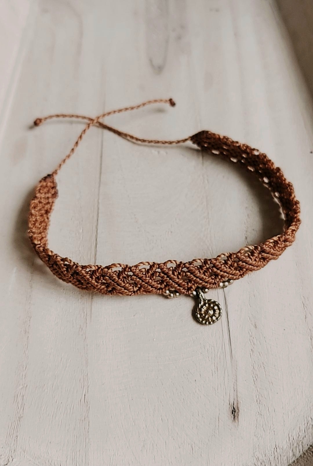Macrame kojos apyrankė
