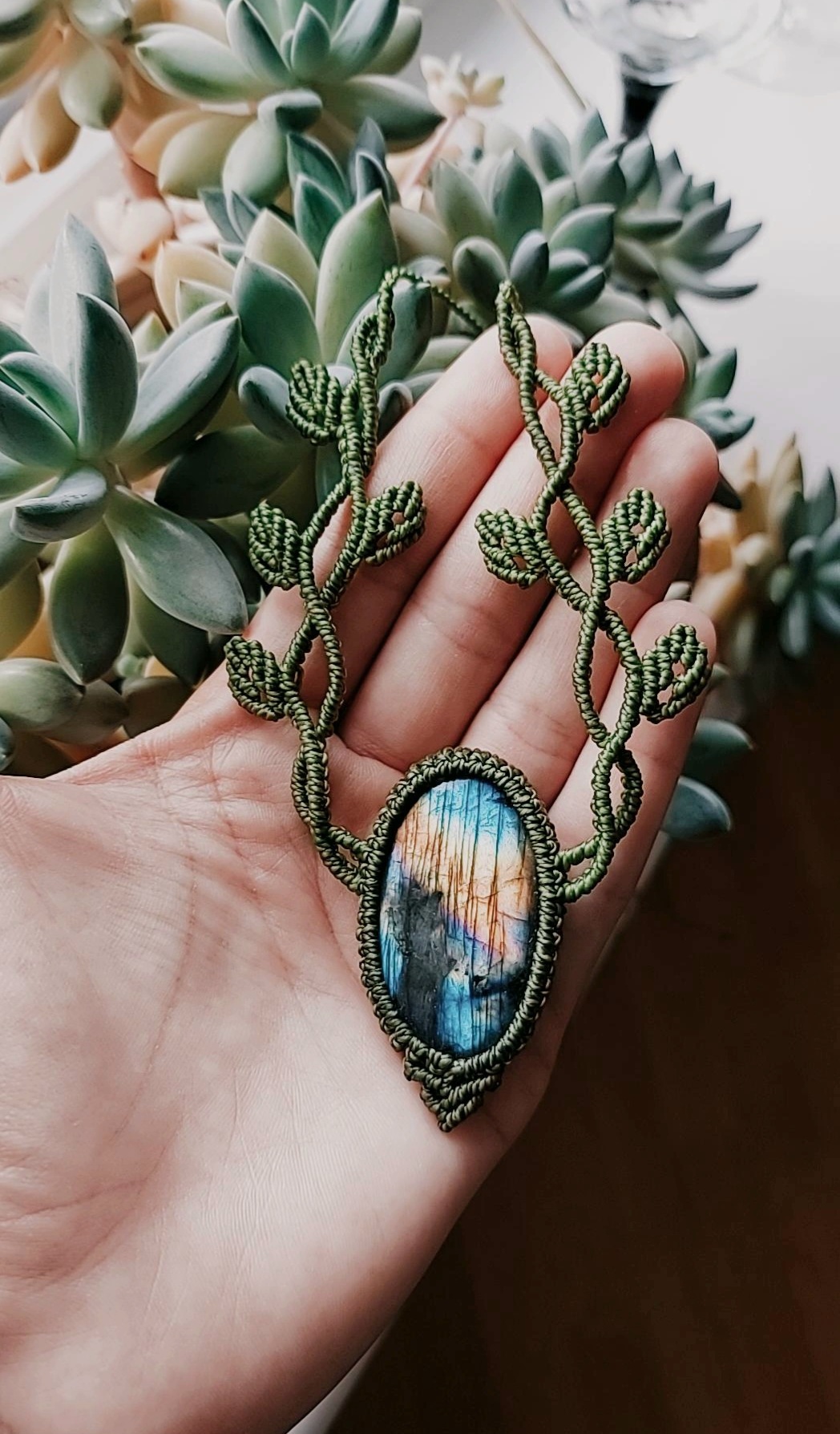 Macrame pakabutis su Labradoritu