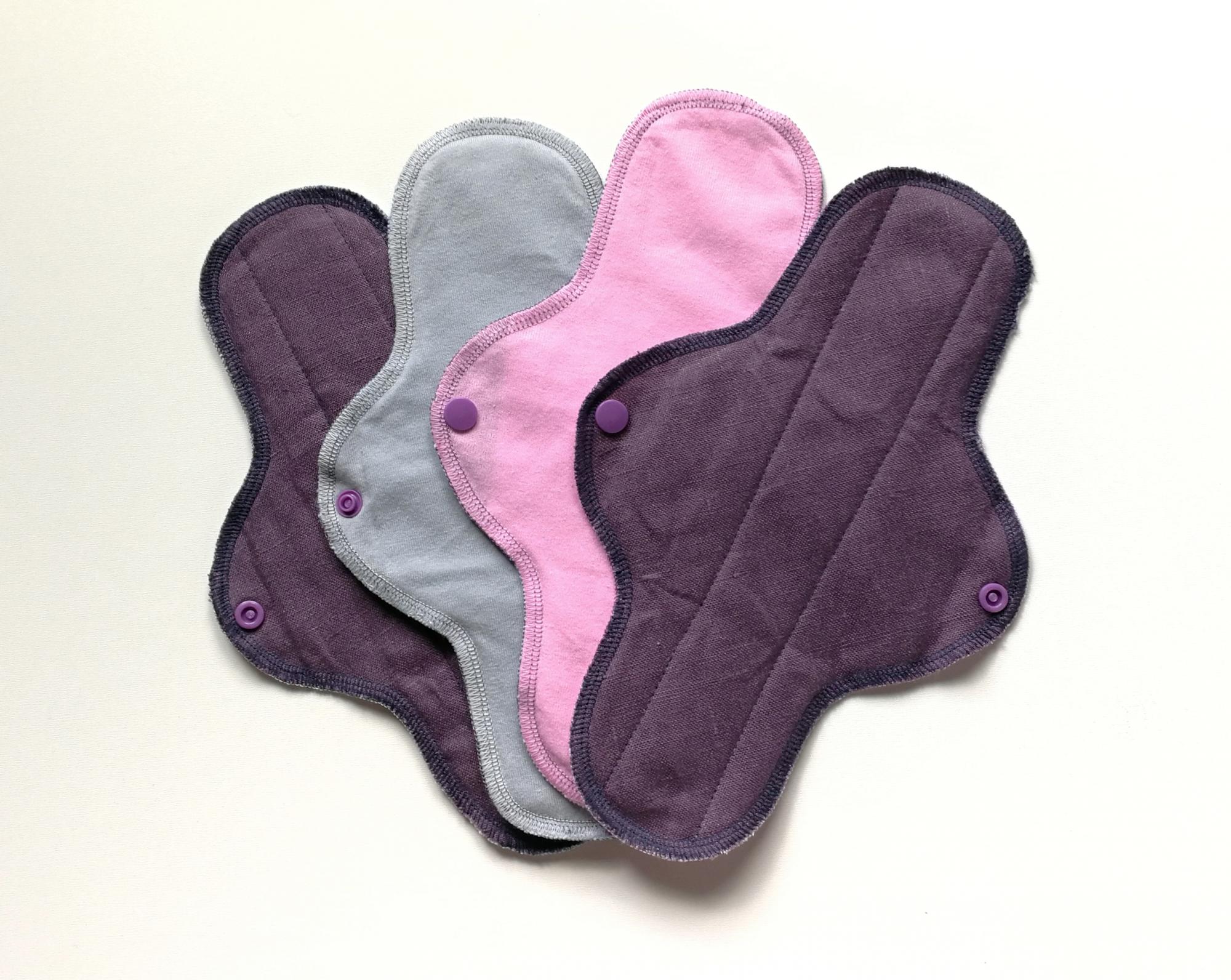 Šviesiai violetinio lino daugkartiniai įklotai