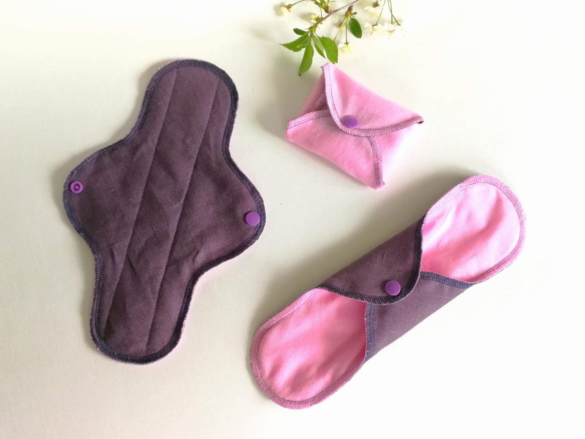 Šviesiai violetinio lino daugkartiniai įklotai
