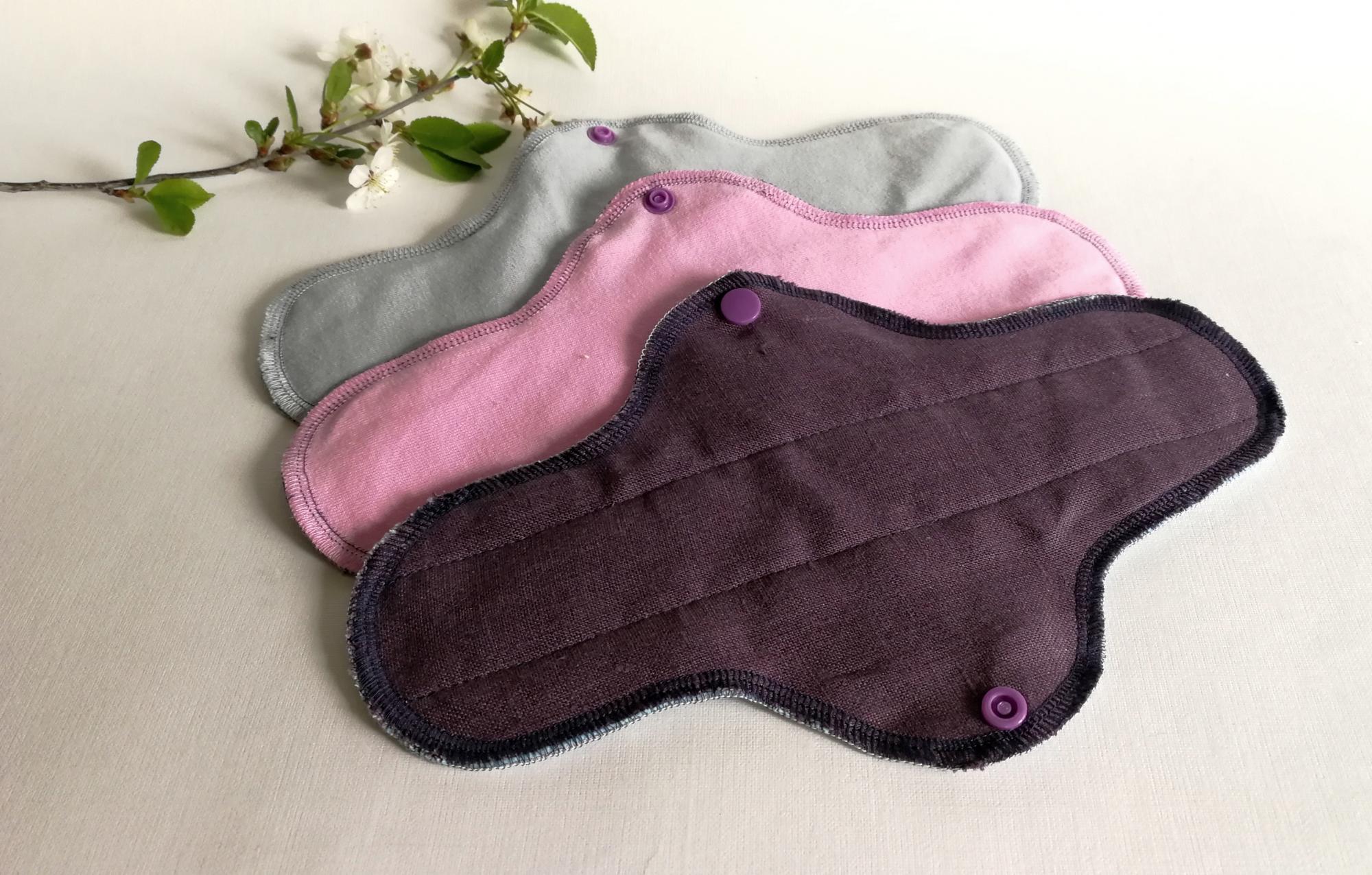 Šviesiai violetinio lino daugkartiniai įklotai