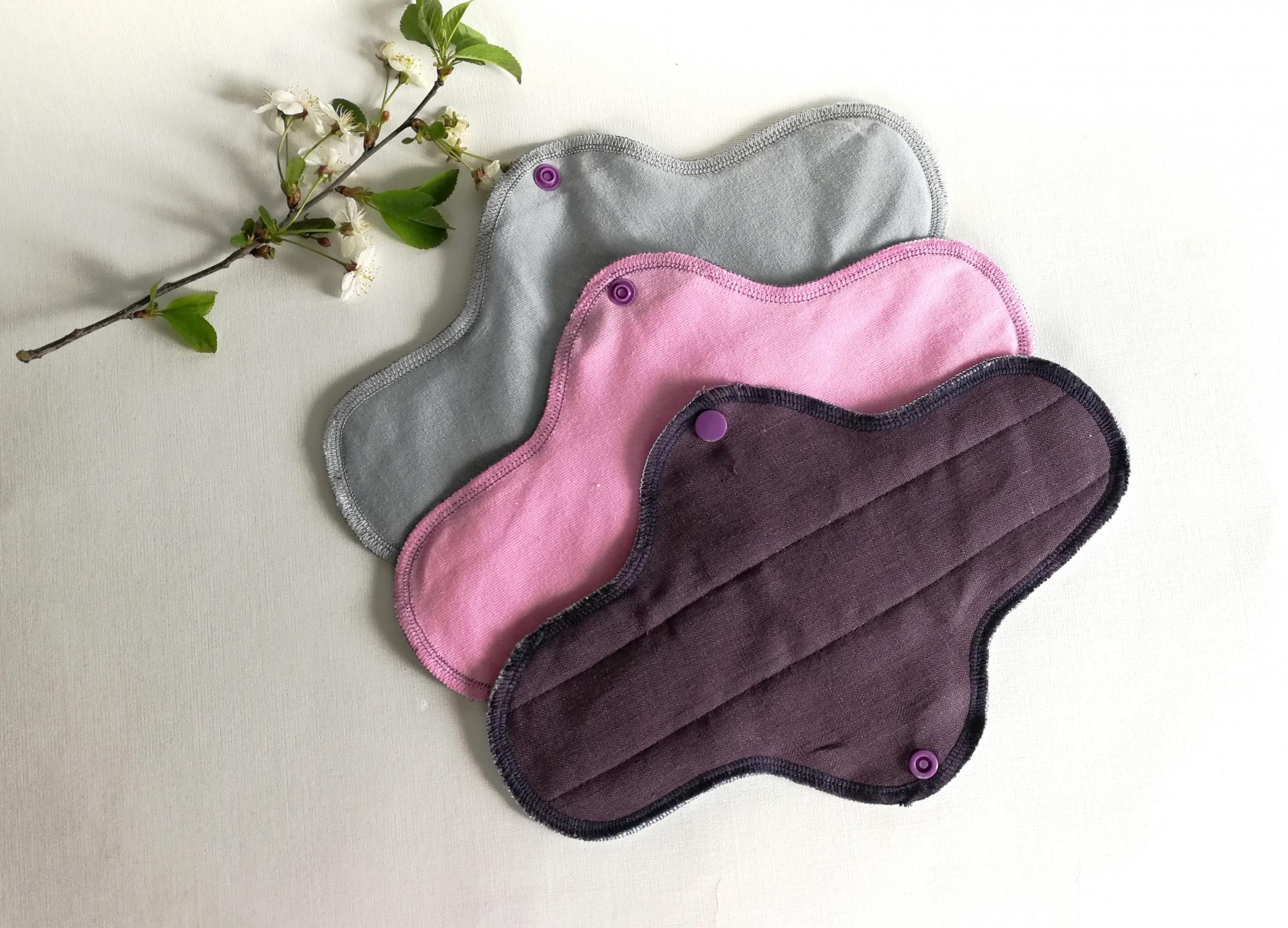 Šviesiai violetinio lino daugkartiniai įklotai