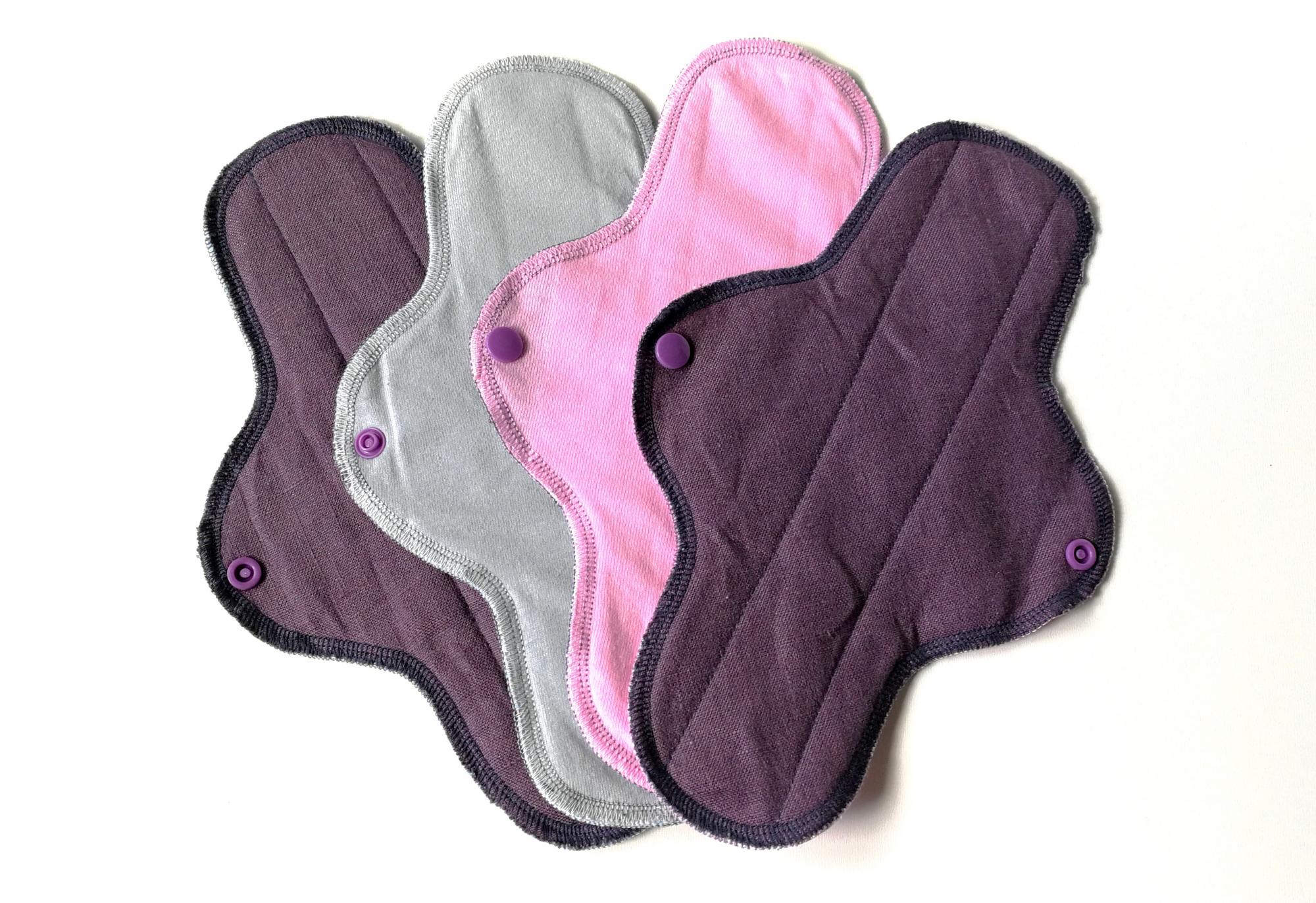Šviesiai violetinio lino daugkartiniai įklotai