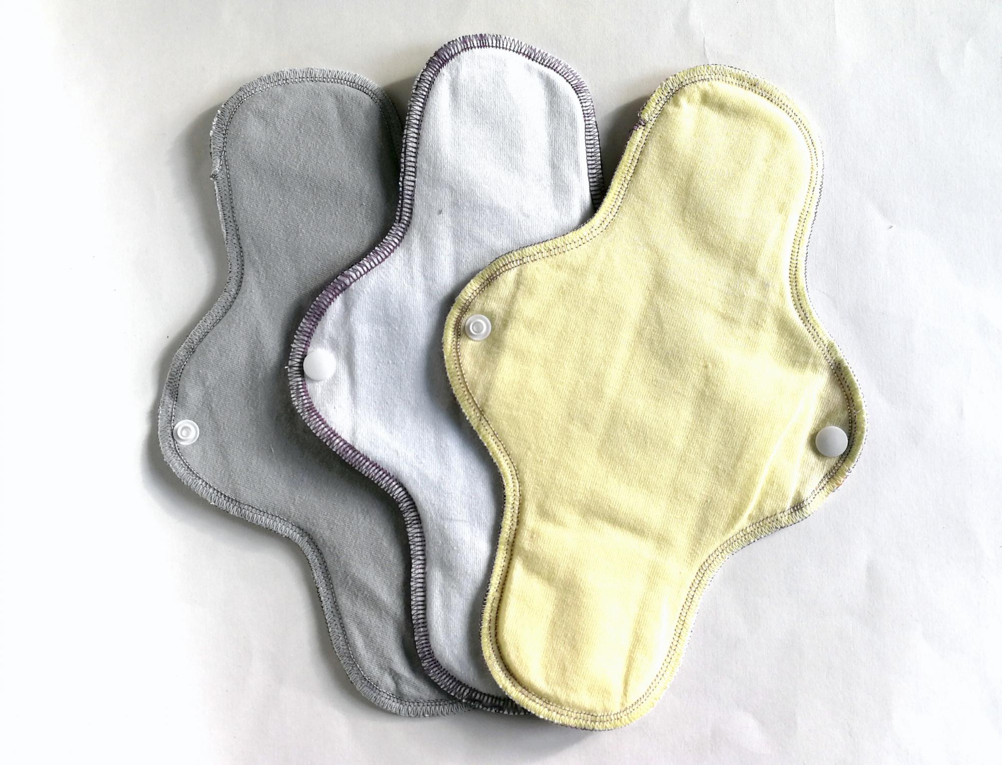 Daugkartiniai įklotai menstruacijoms „Violetinės gėlės“