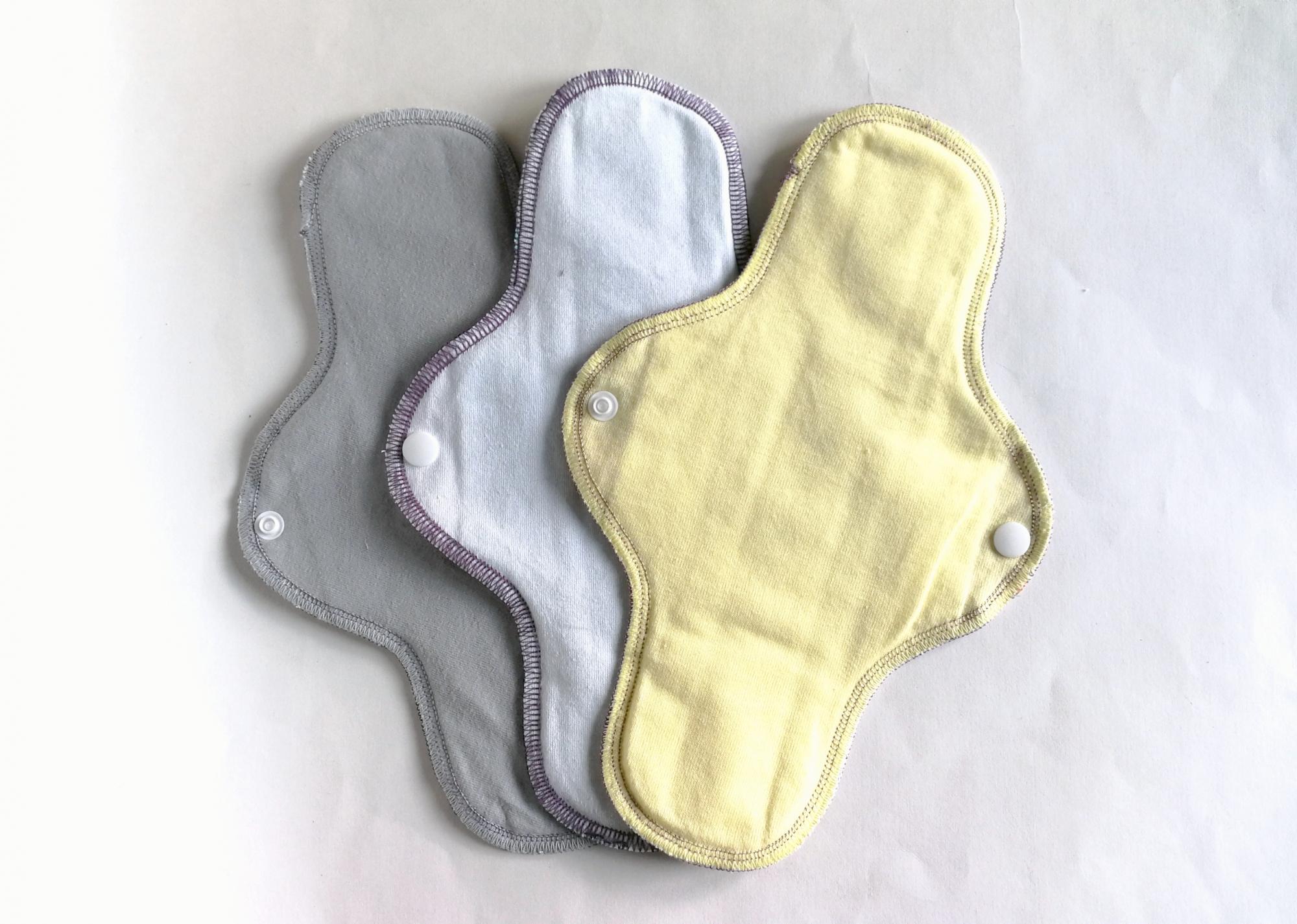 Daugkartiniai įklotai menstruacijoms „Violetinės gėlės“