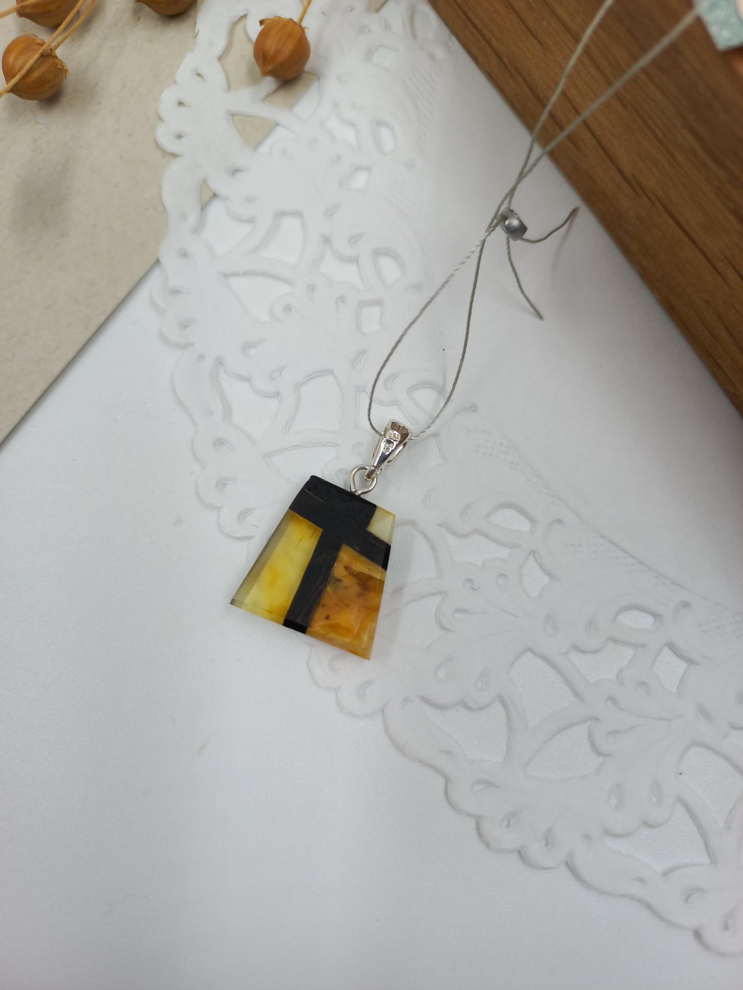 Pakabukas MONDRIAN iš ąžuolo ir gintaro