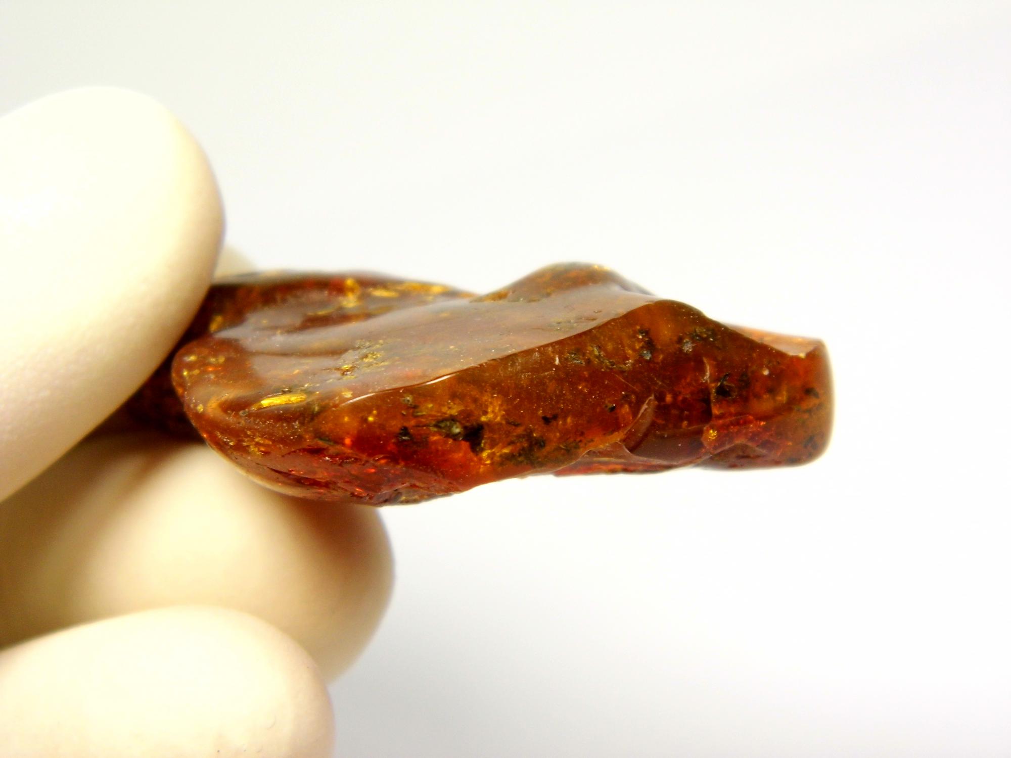 Gintarinis pakabukas amuletas su skyle. 7.8gr. rudo gintaro pakabukas. Gintarinis pakabukas. Natūralus Baltijos gintaras. 0466