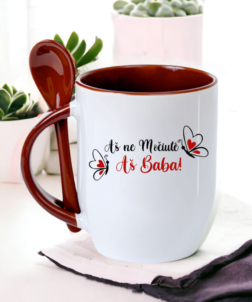 Puodelis su šaukšteliu „Aš ne močiutė, aš baba“