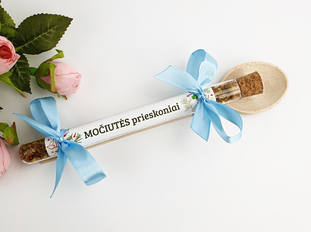 Medinis šaukštas su prieskoniais Močiutei