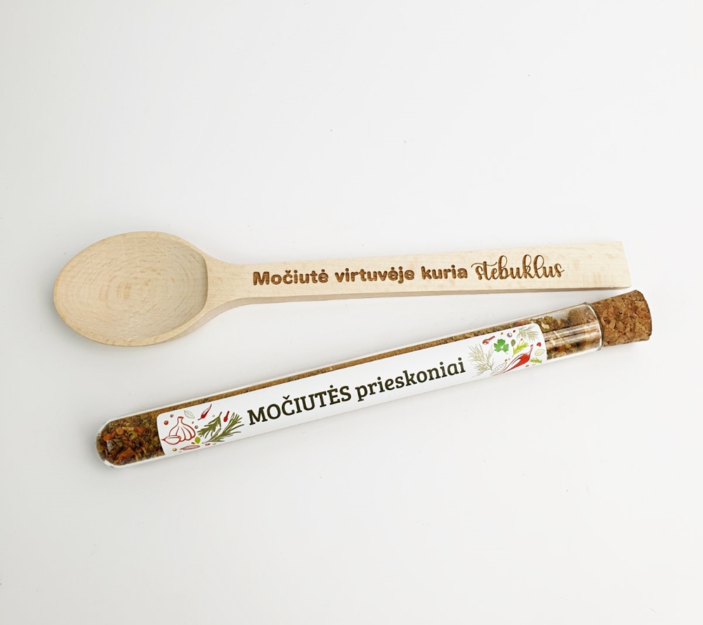 Medinis šaukštas su prieskoniais Močiutei