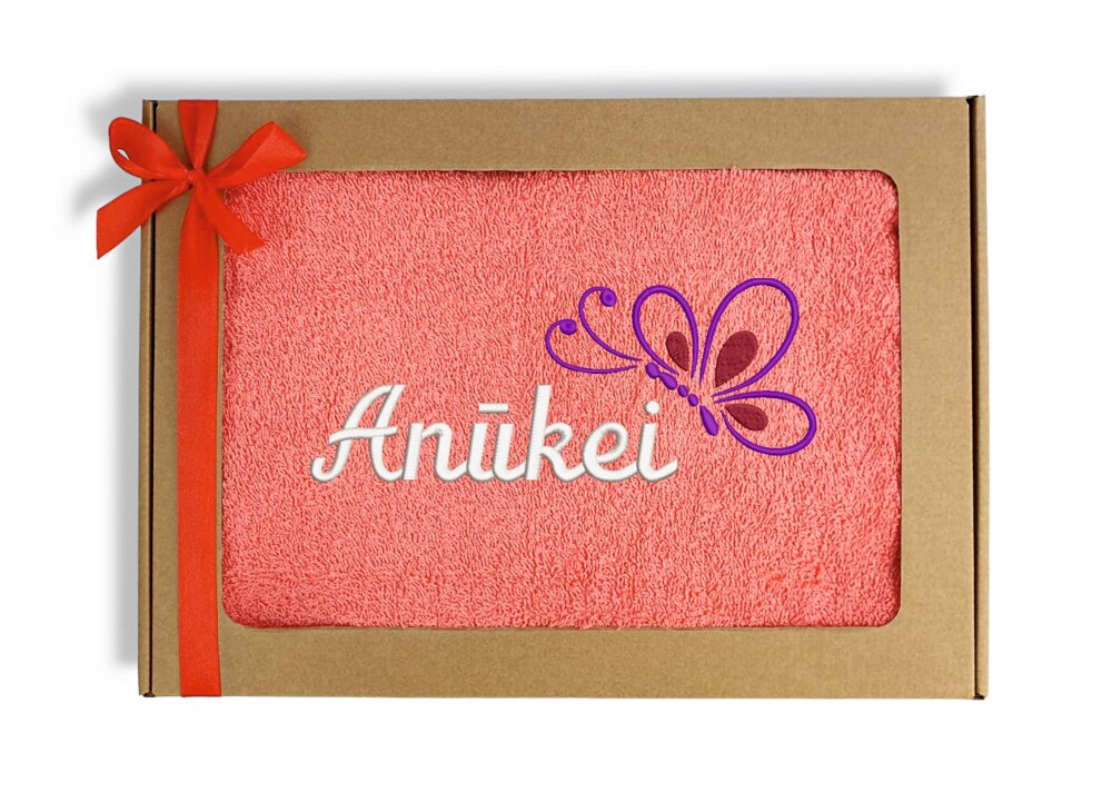 Siuvinėtas rankšluostis su drugeliu „Anūkei“