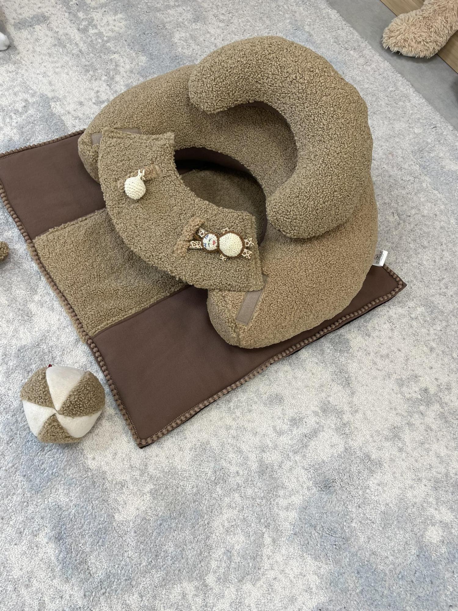 SĖDINUKAS su pailgu kilimėliu ,,TEDDY ŠOKOLADAS,,