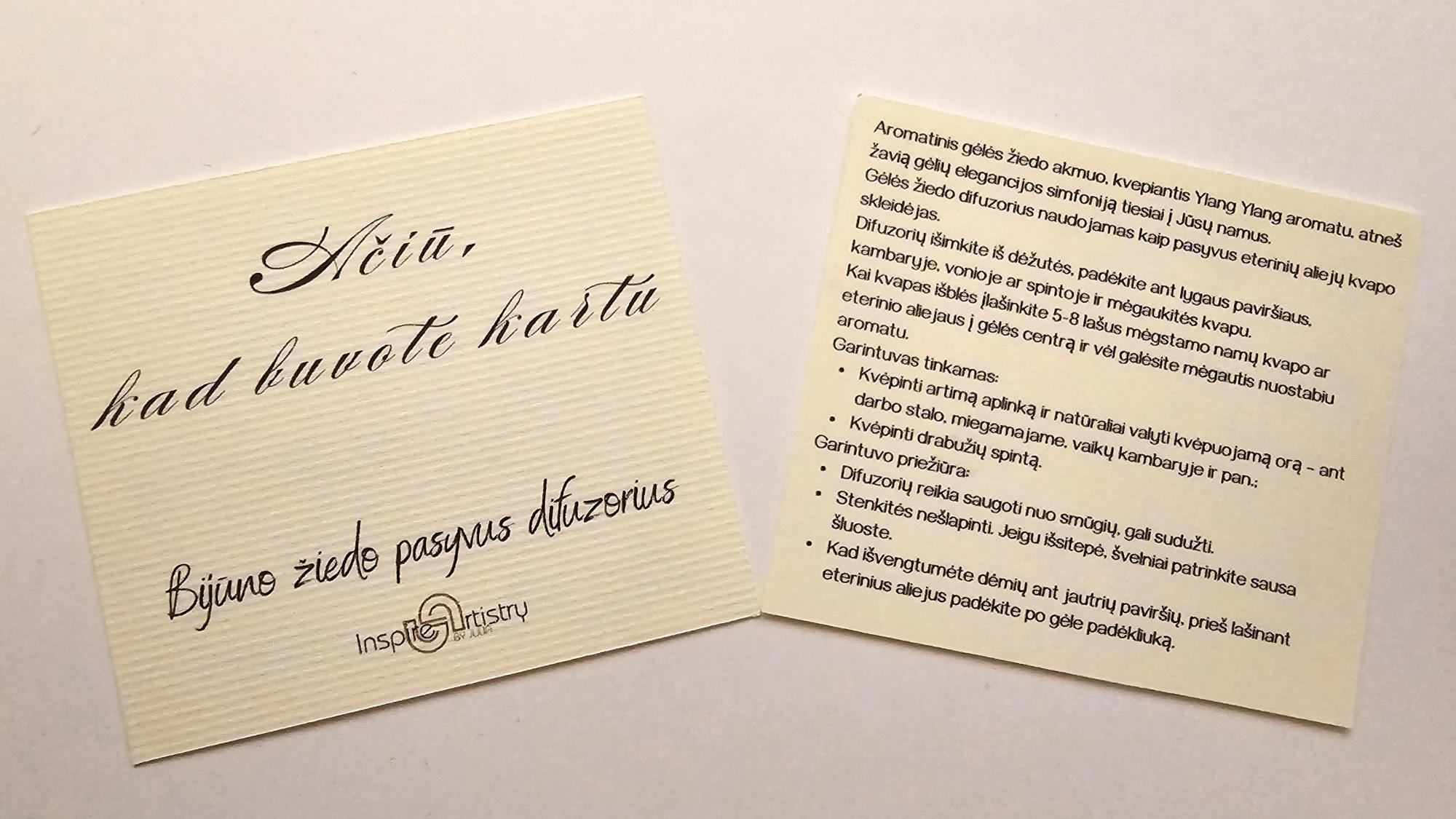 Atminimo dovana  - pasyvus gėlės žiedo difuzorius dėžutėje su kaspinėliu bei baltų Gubojų puokšte