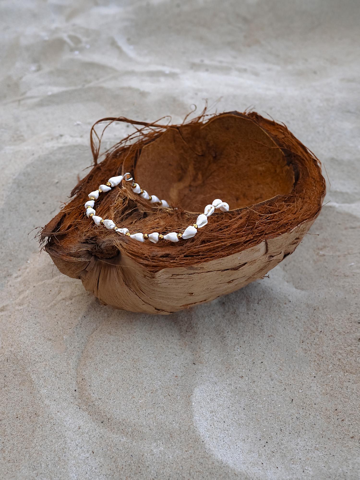 Natūralių kriauklių iš Filipinų vėrinys ~ LIFE'S A BEACH