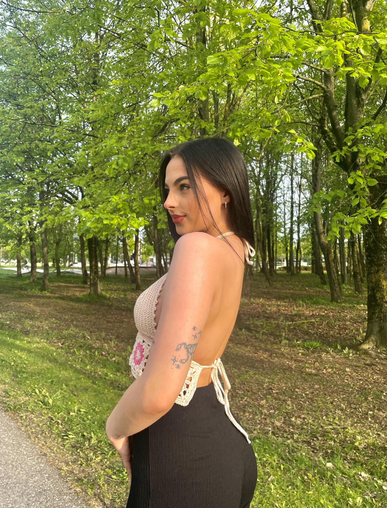 Crop top rankų darbo trumpa palaidinė