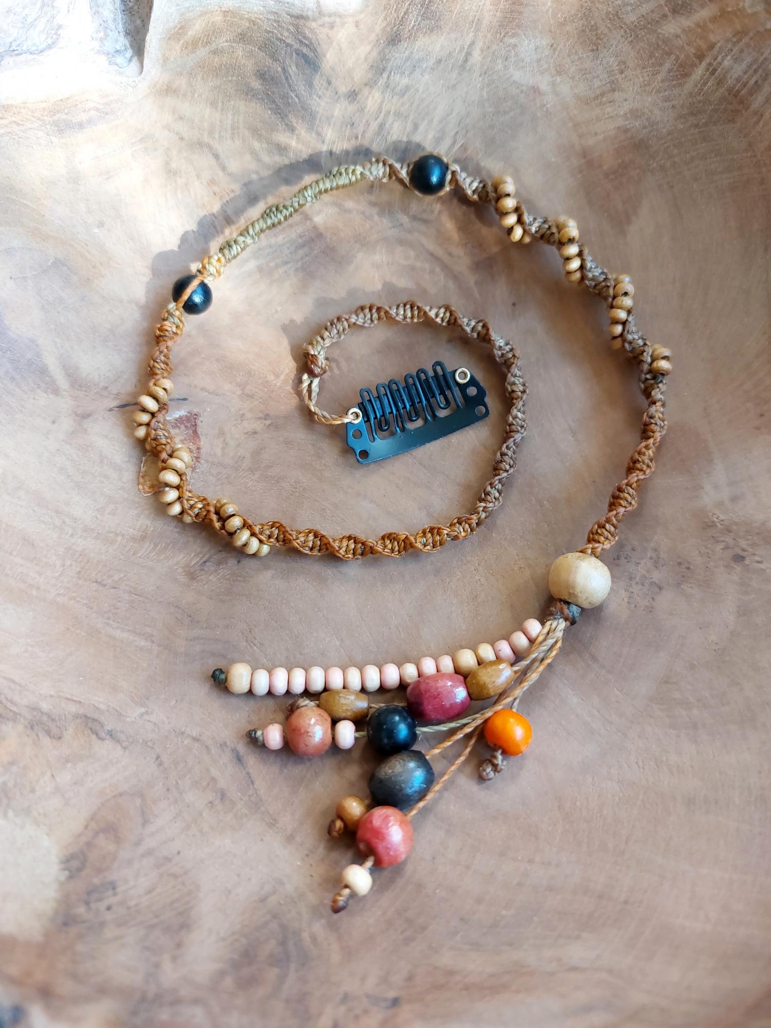 Macrame sruoga į plaukus