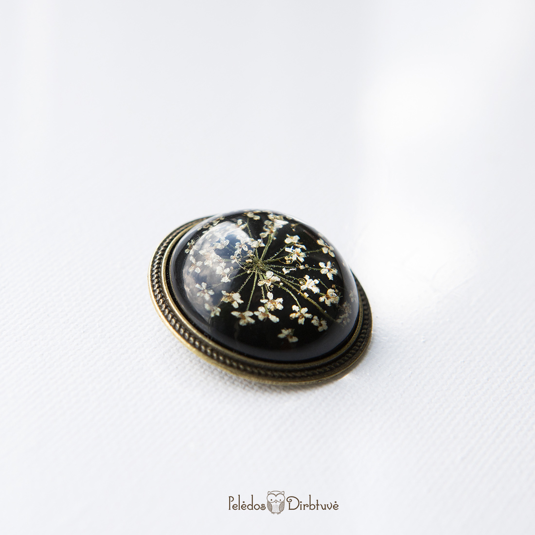 Vintažinio stiliaus sagė su gėlių nėriniais „Black Queen“ (37mm)