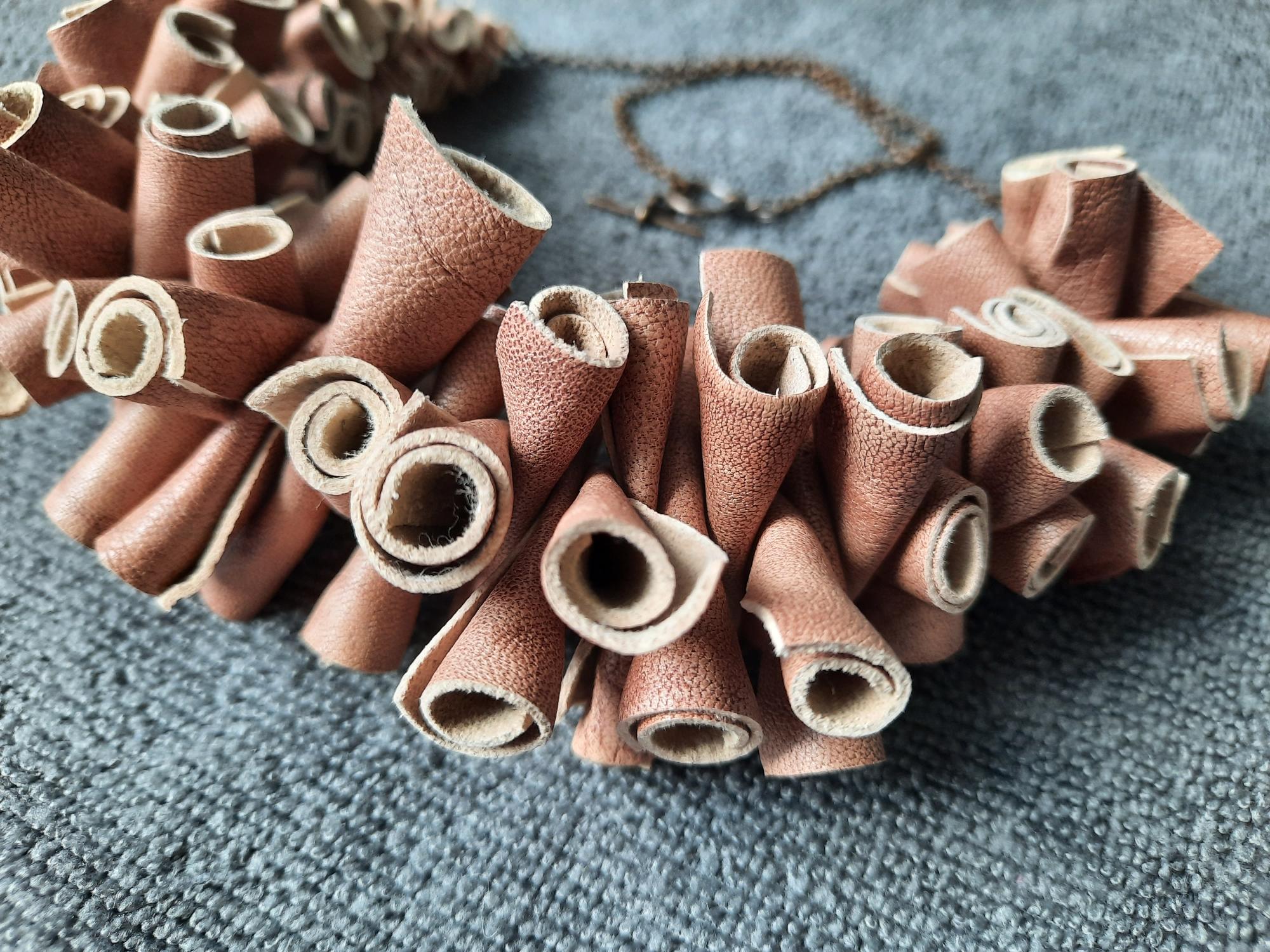 Kaklo papuošalas „Mėnulis-2“