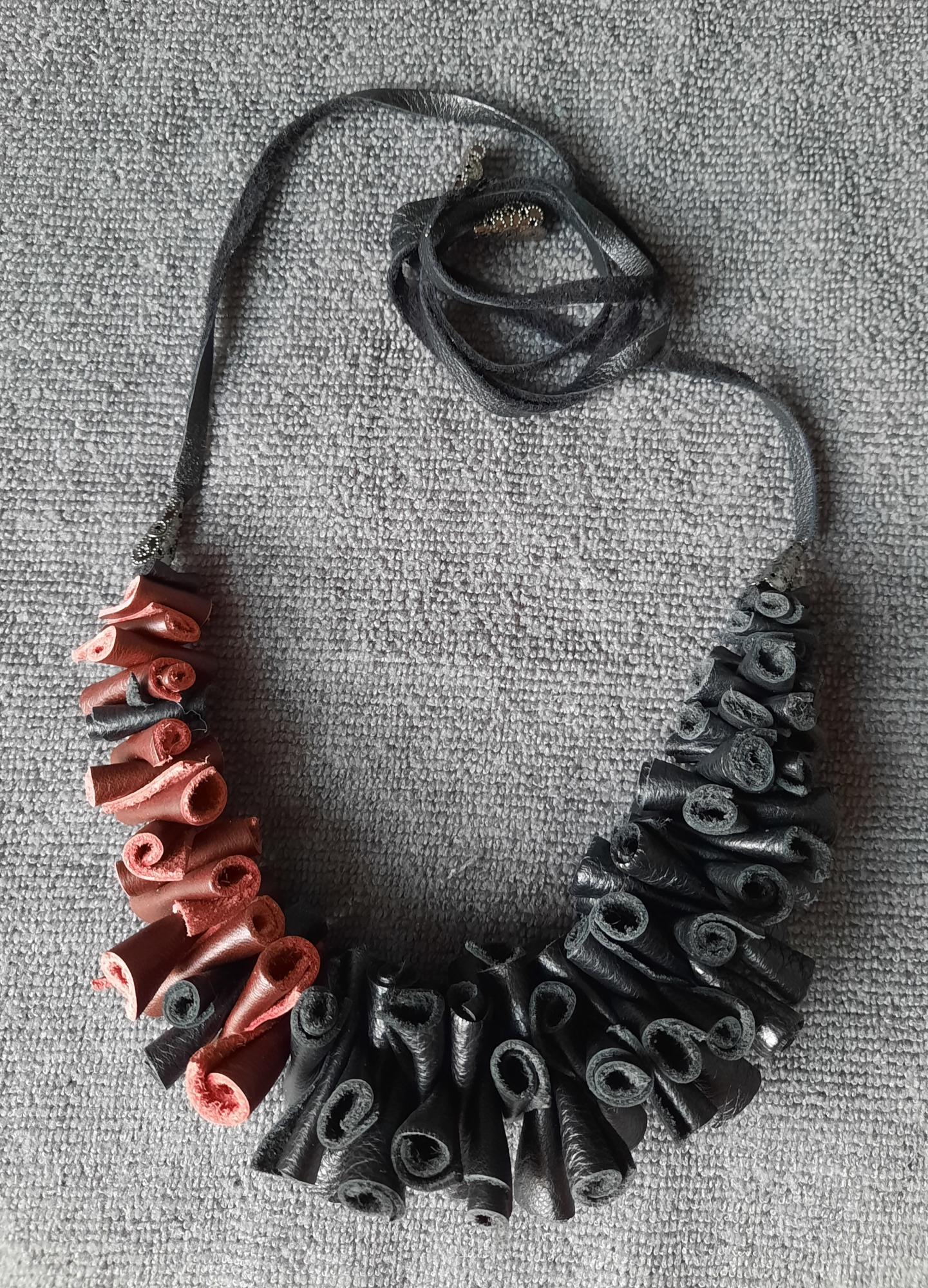 Kaklo papuošalas „Mėnulis-4“