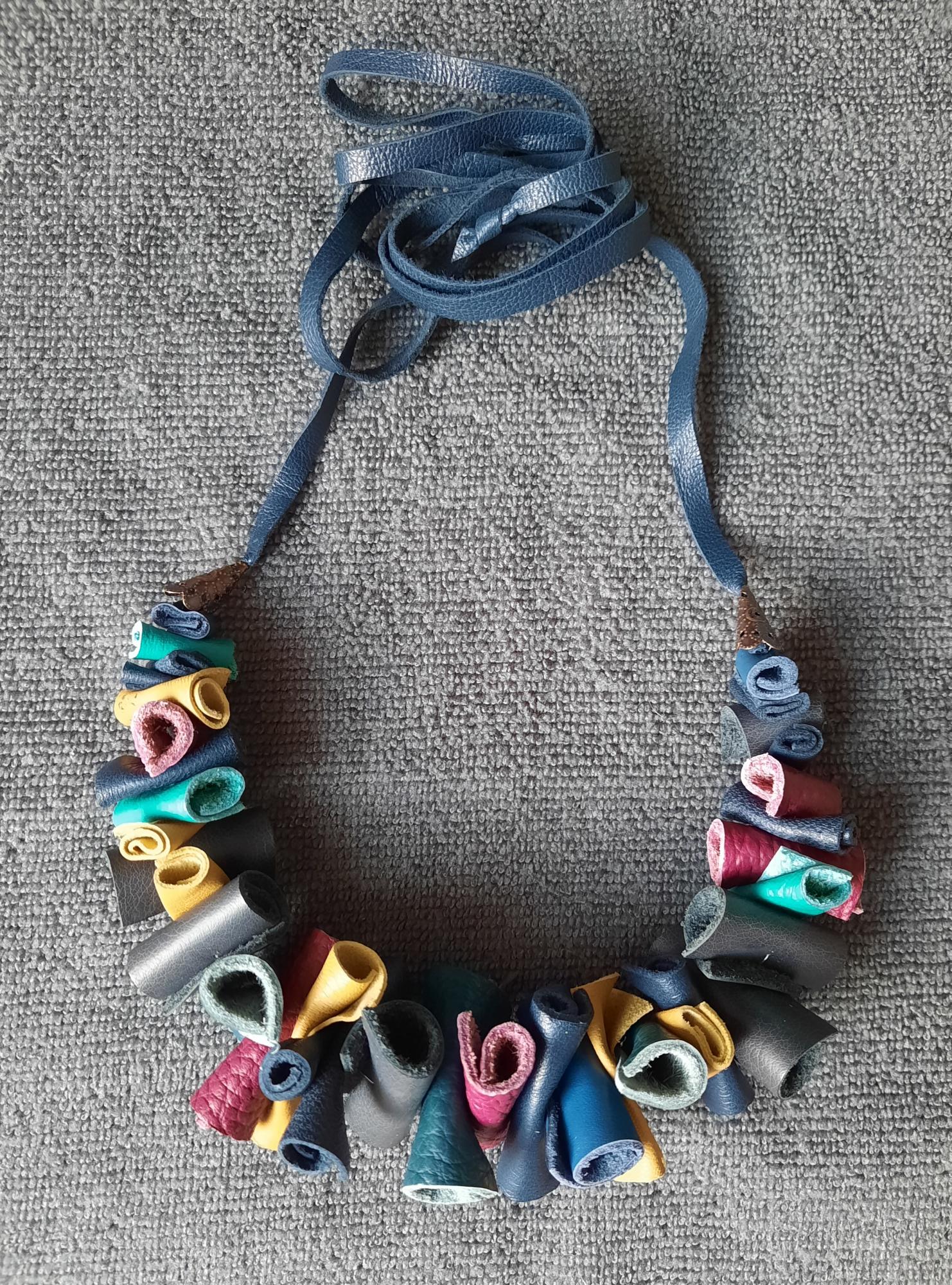 Kaklo papuošalas „Mėnulis-5“