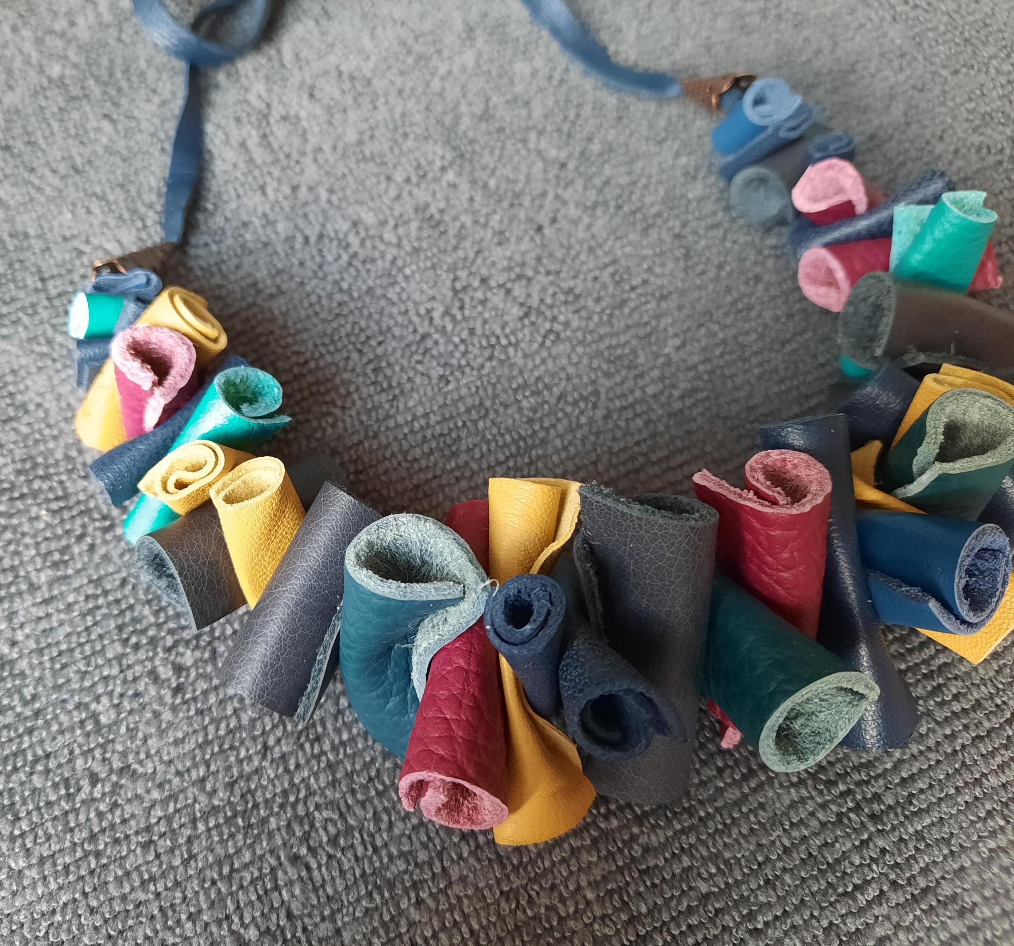 Kaklo papuošalas „Mėnulis-5“